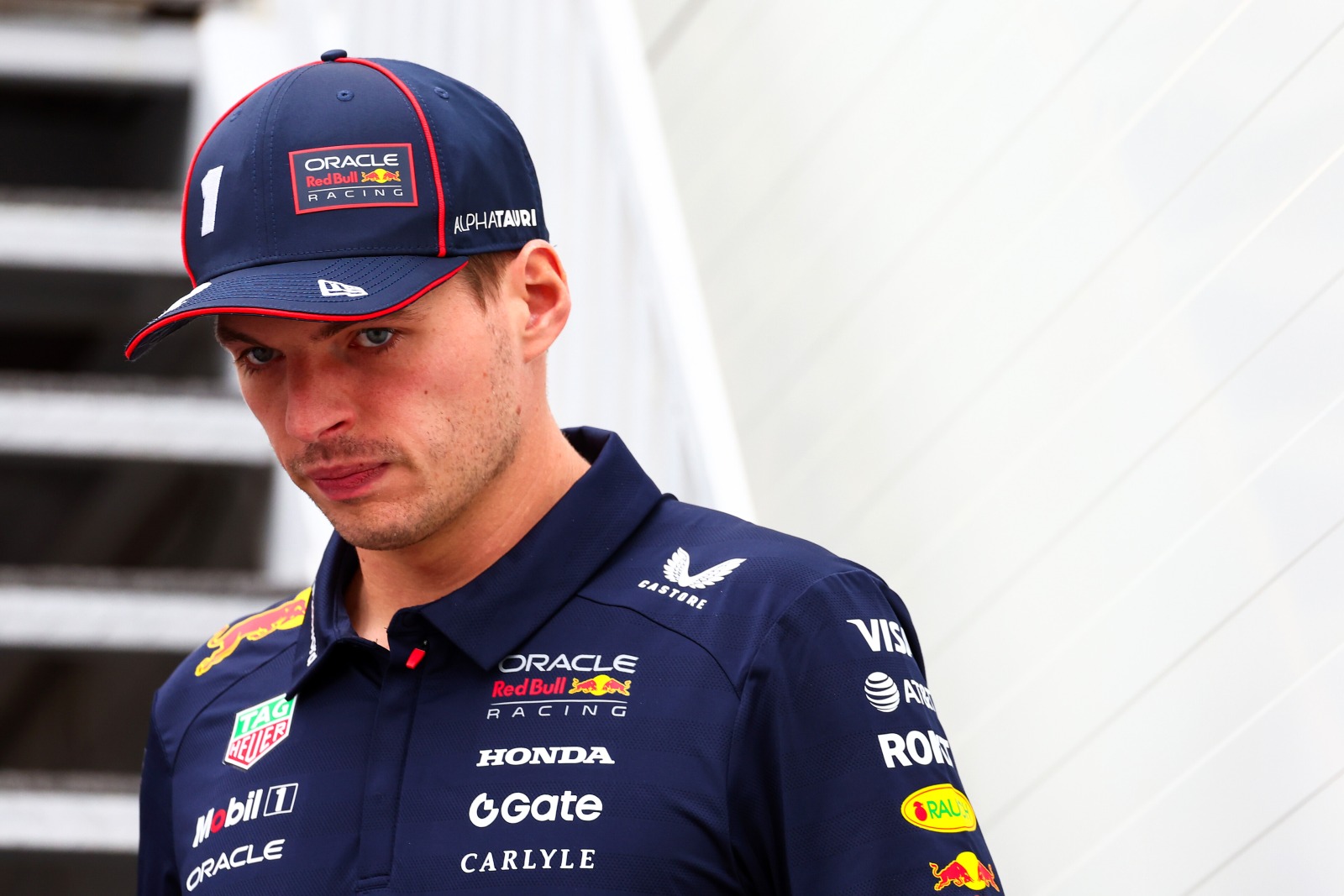 Agente diz que Verstappen “só fica na Red Bull com carro vencedor”: “2026 será decisivo”