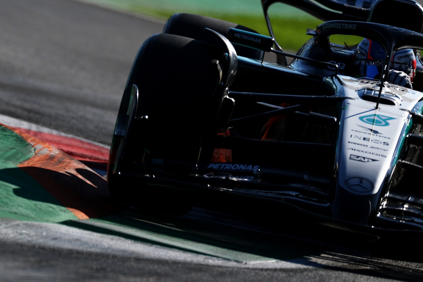 Mercedes jura que “esperava mais” e se queixa de classificação “frustrante” do GP da Itália