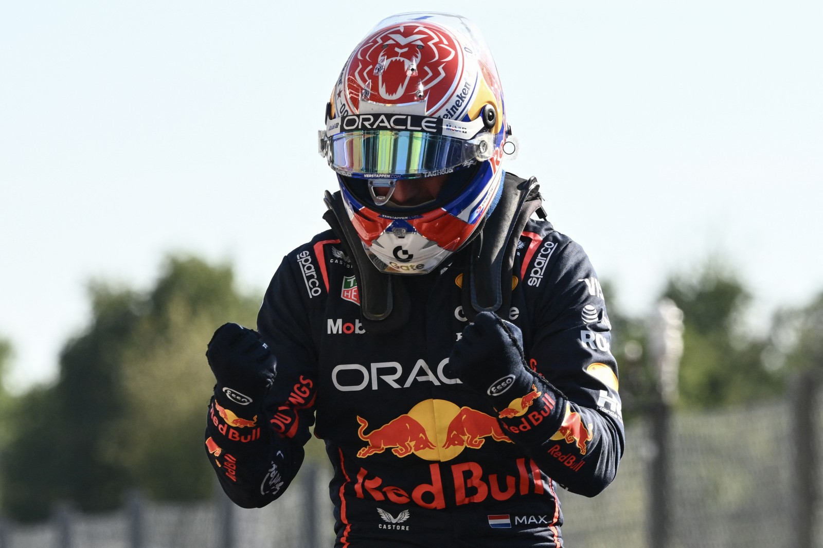 Verstappen dá aula de ousadia em Monza com pole, joga pressão na McLaren e se põe favorito