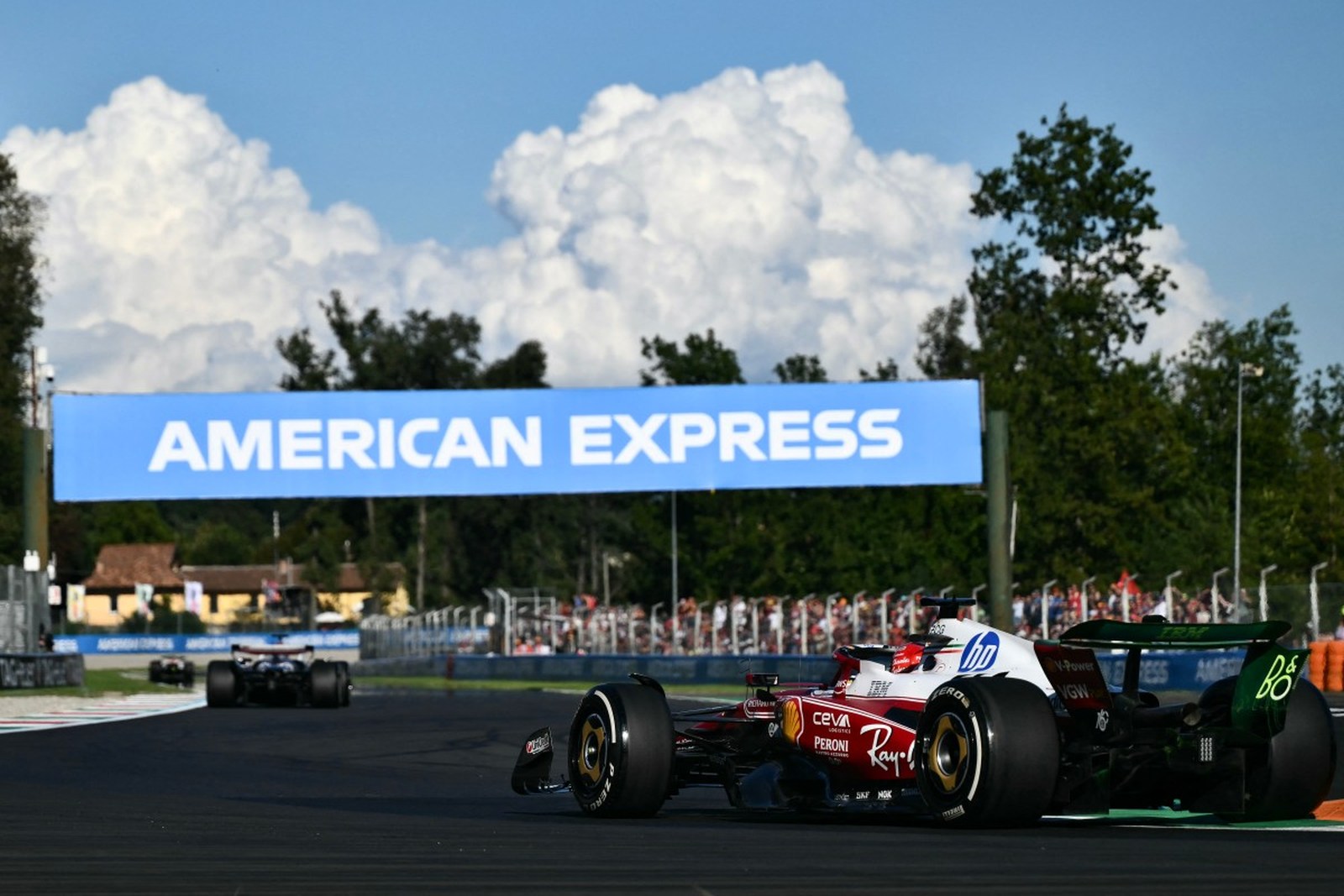 Leclerc questiona mexidas da Ferrari para TL2 em Monza: “Não sei se foi direção certa”