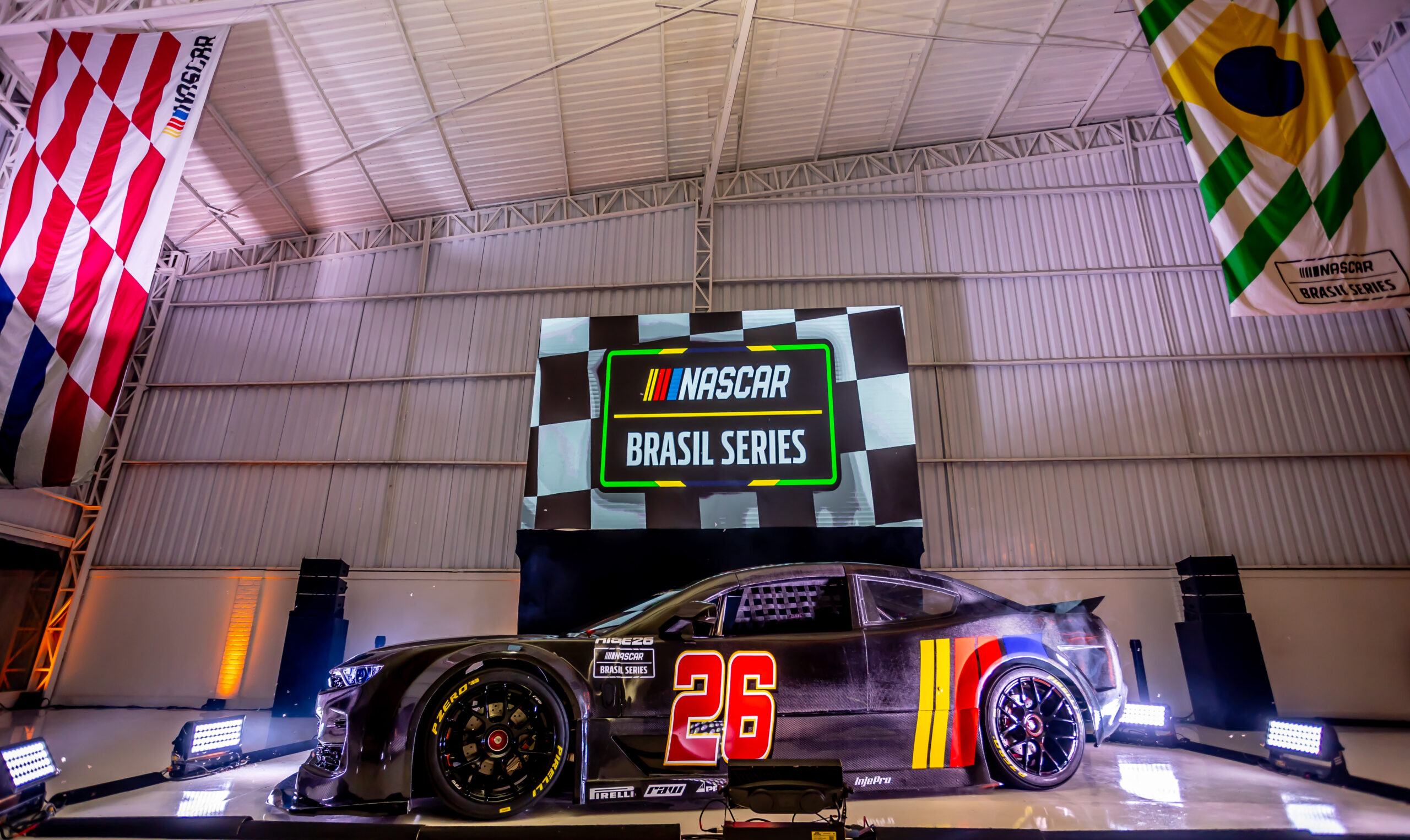 Mais potência e menos peso: Nascar Brasil apresenta carro para temporada 2026