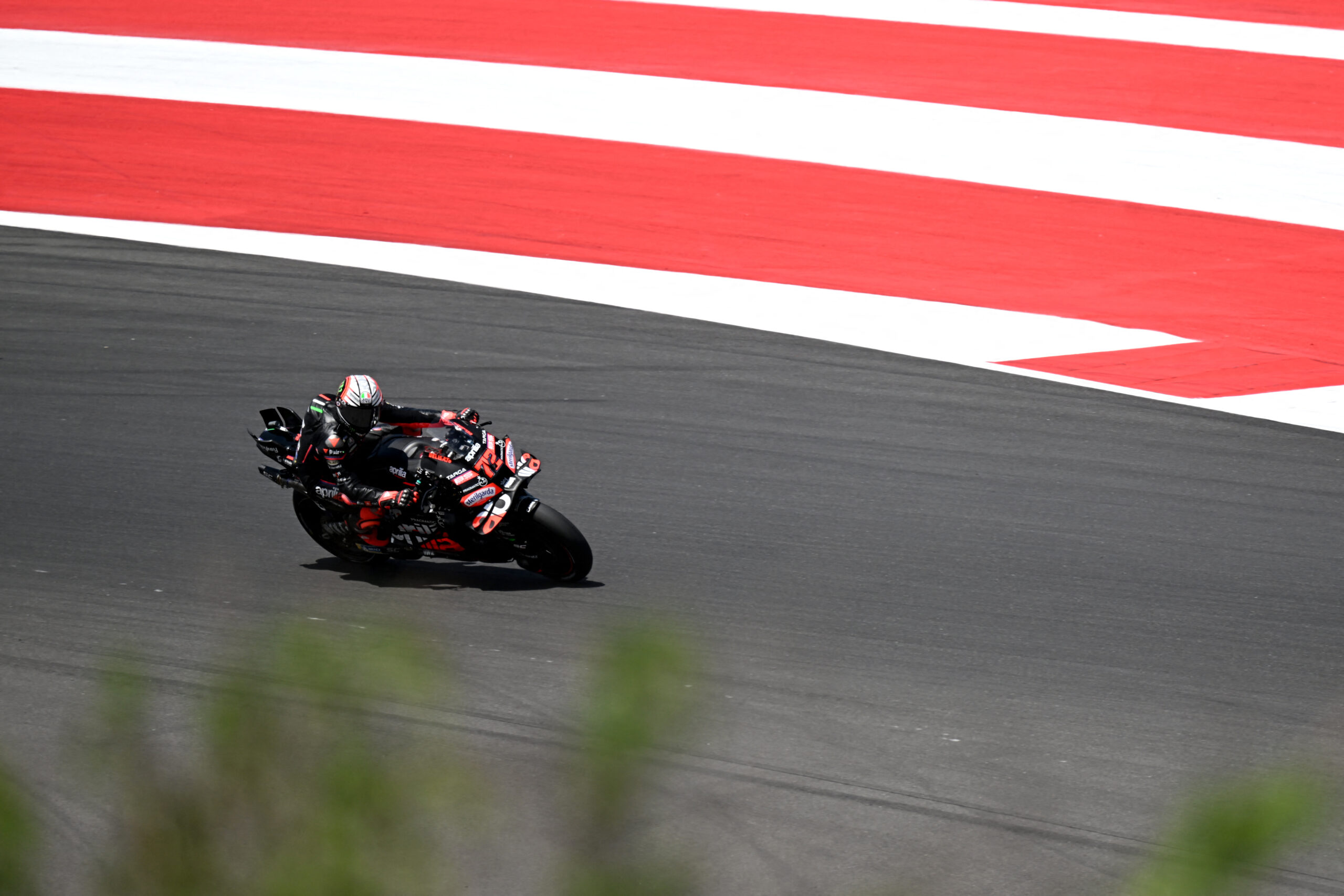 Bezzecchi escapa de fraturas após queda assustadora durante GP da Indonésia