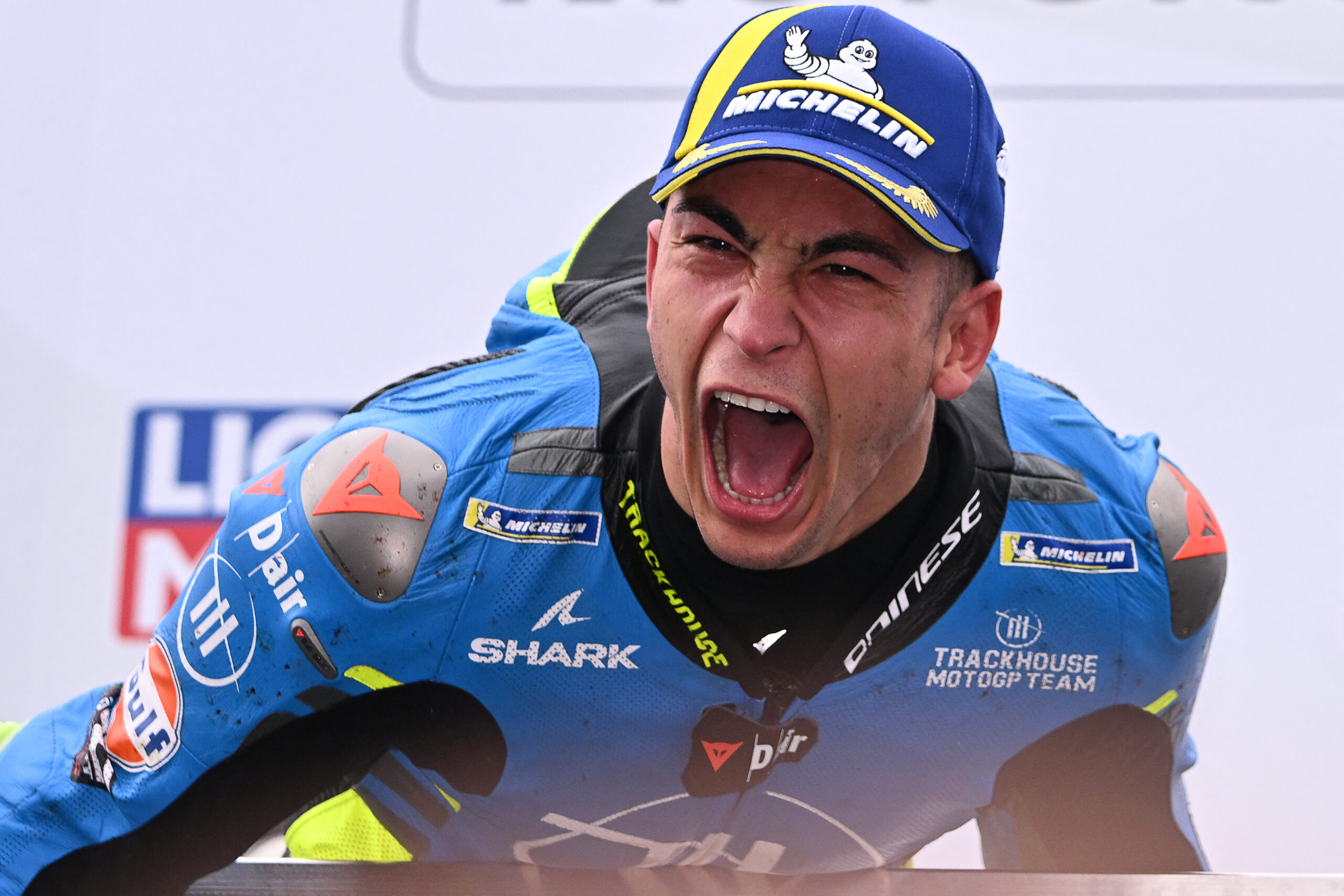 Fernández se emociona com 1ª vitória na MotoGP e desabafa: “Não consigo acreditar”