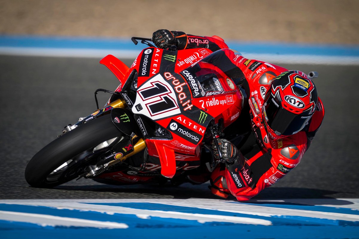 Bulega vence corrida 1 em Jerez e mantém viva disputa por título do Mundial de Superbike