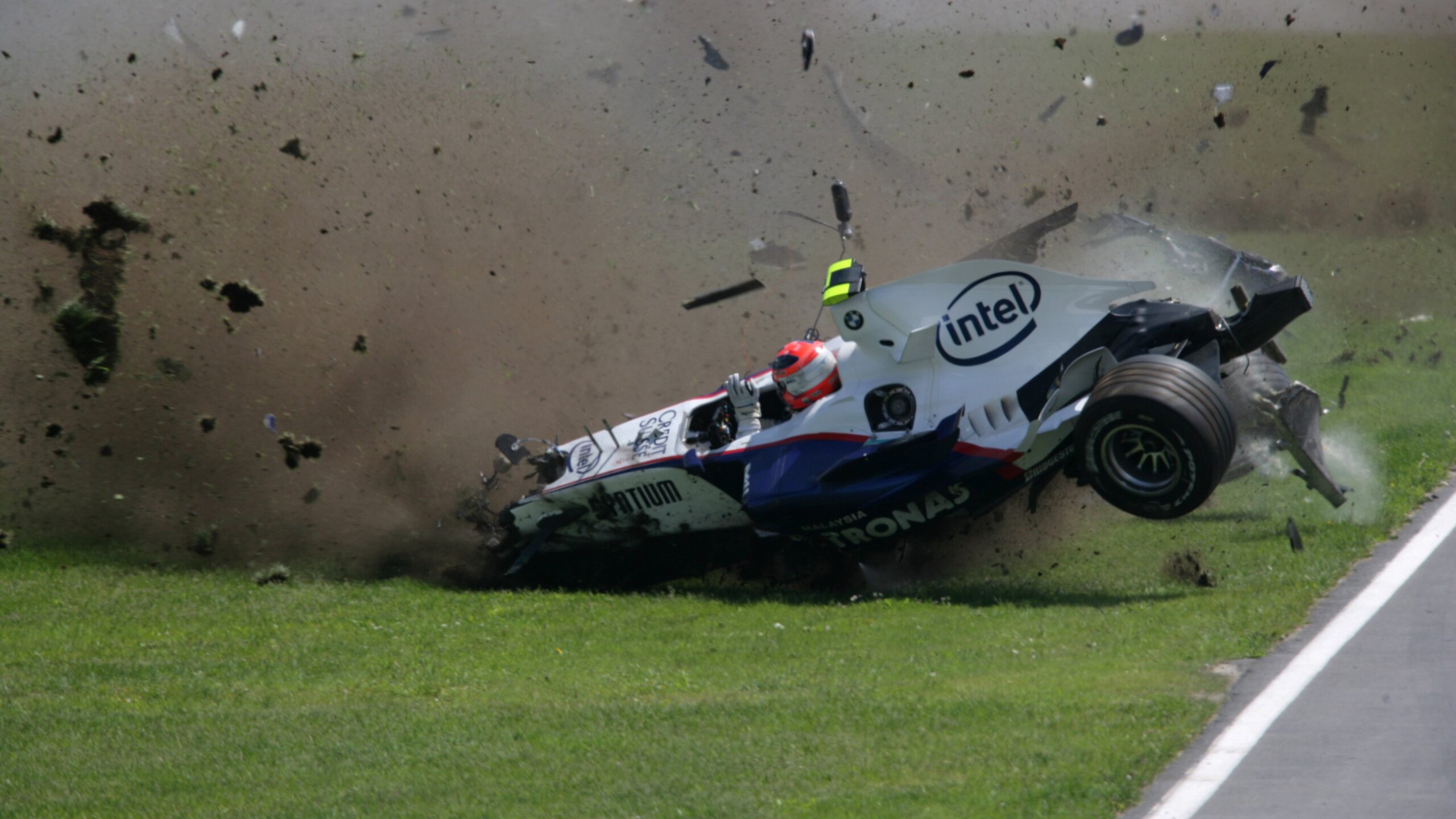 Macacão de Kubica utilizado em grave acidente surge à venda por R$ 58 mil