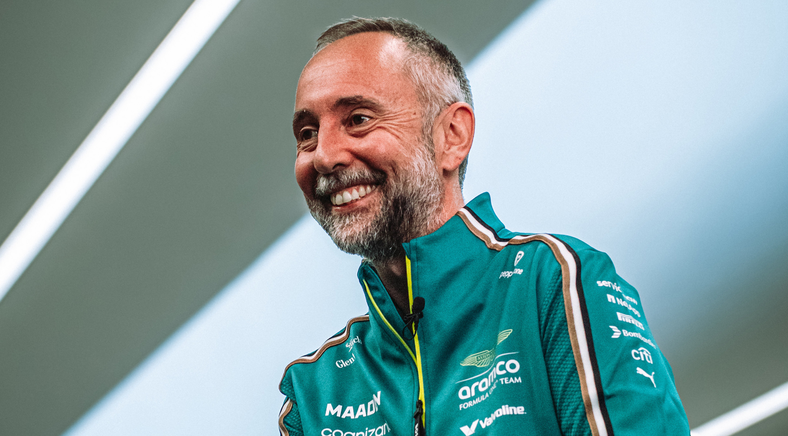 Diretor-técnico da Aston Martin detalha evolução na F1 e faz comparação com Ferrari
