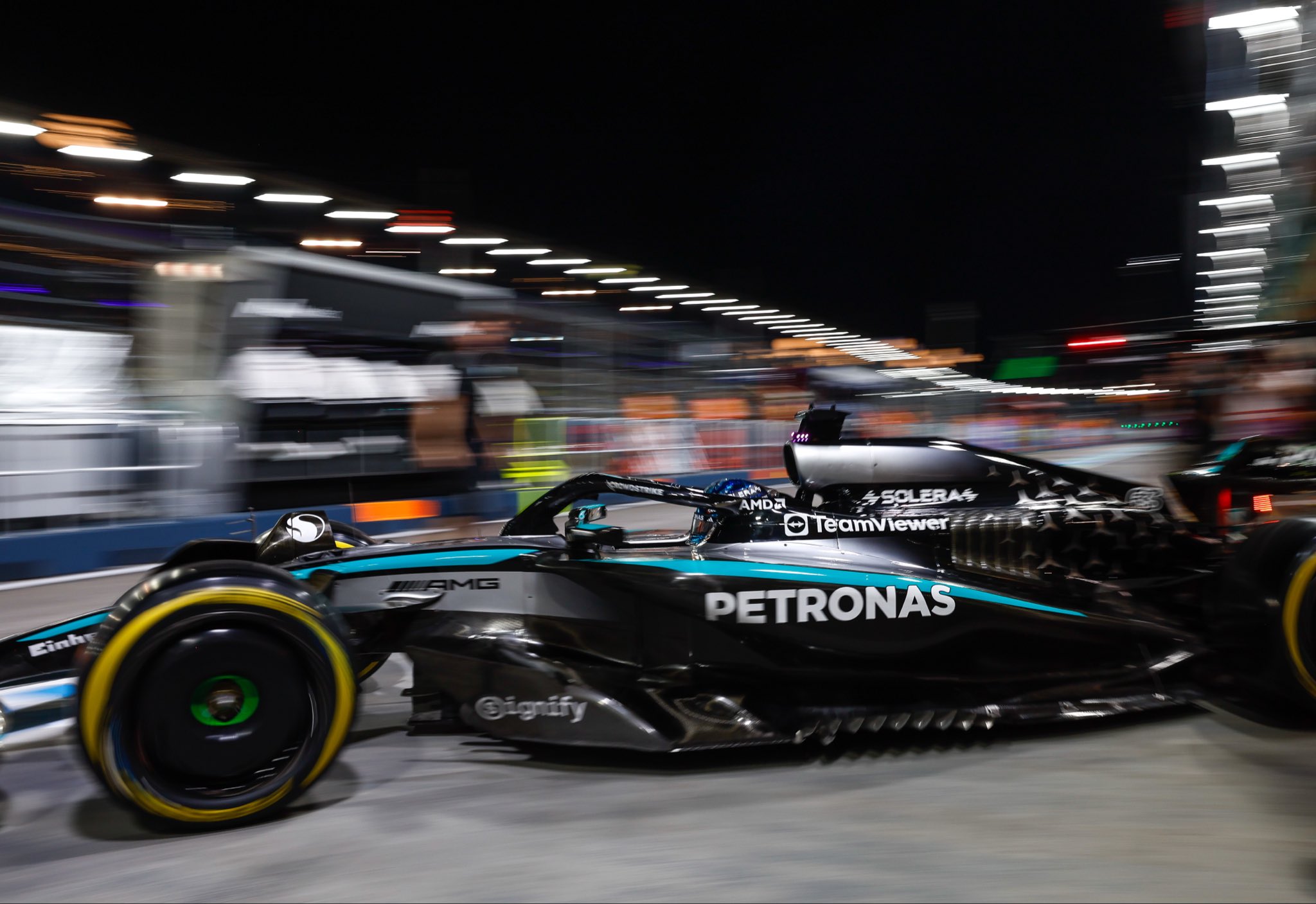 Mercedes celebra «impresionante» pole de Russell en Singapur: «Otra gran actuación»