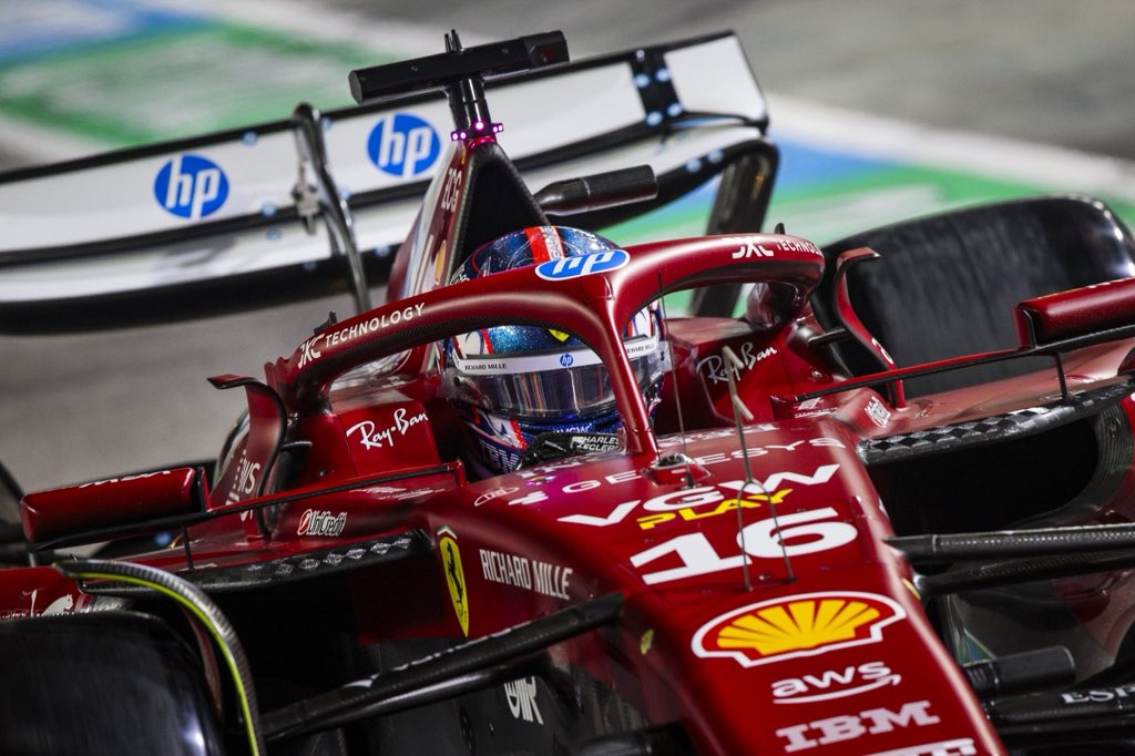Leclerc se queja de los frenos y critica al coche de Ferrari en Singapur: «Solo somos pasajeros»
