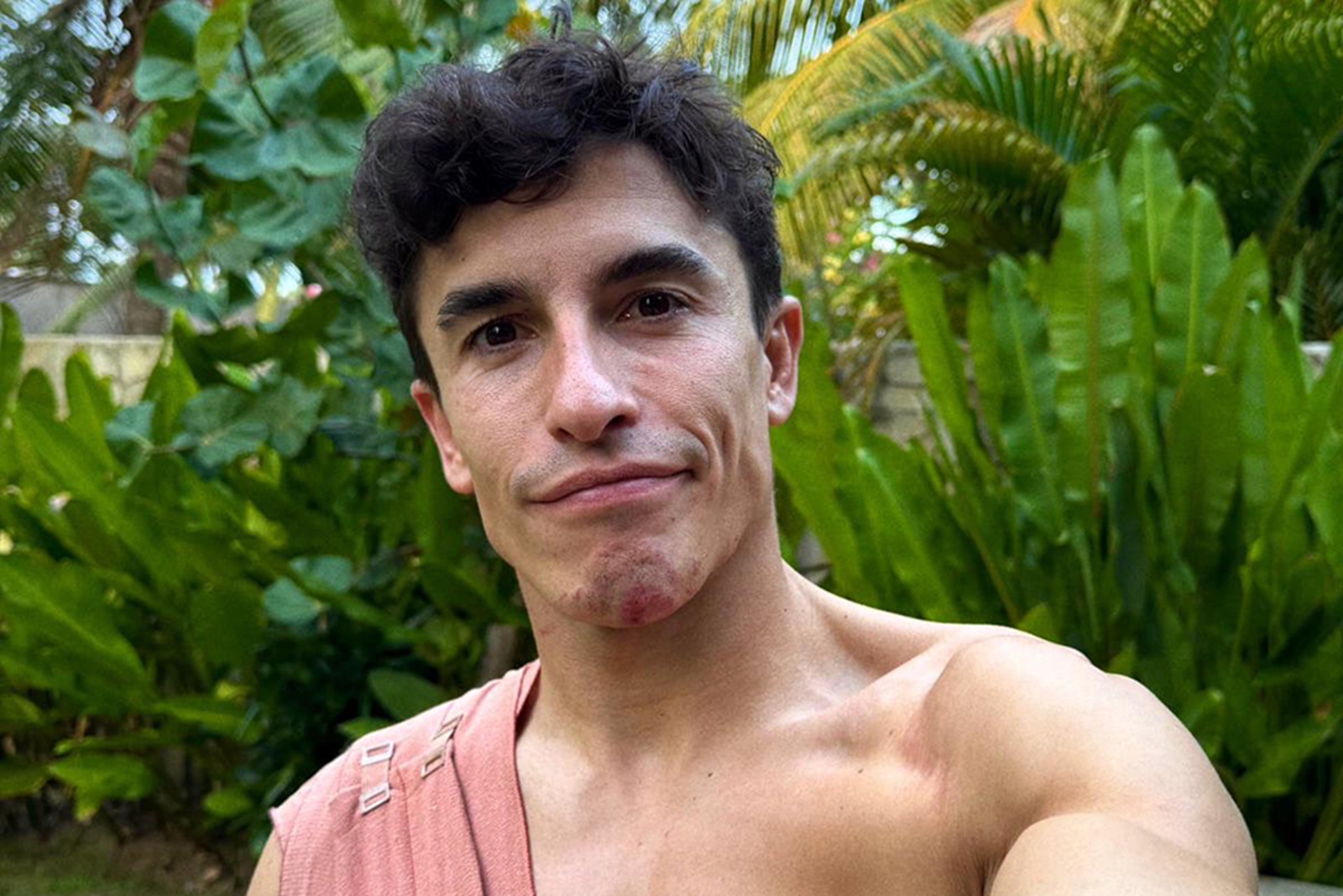 Marc Márquez se diz triste com fratura e isenta Bezzecchi por queda: “Não foi proposital”