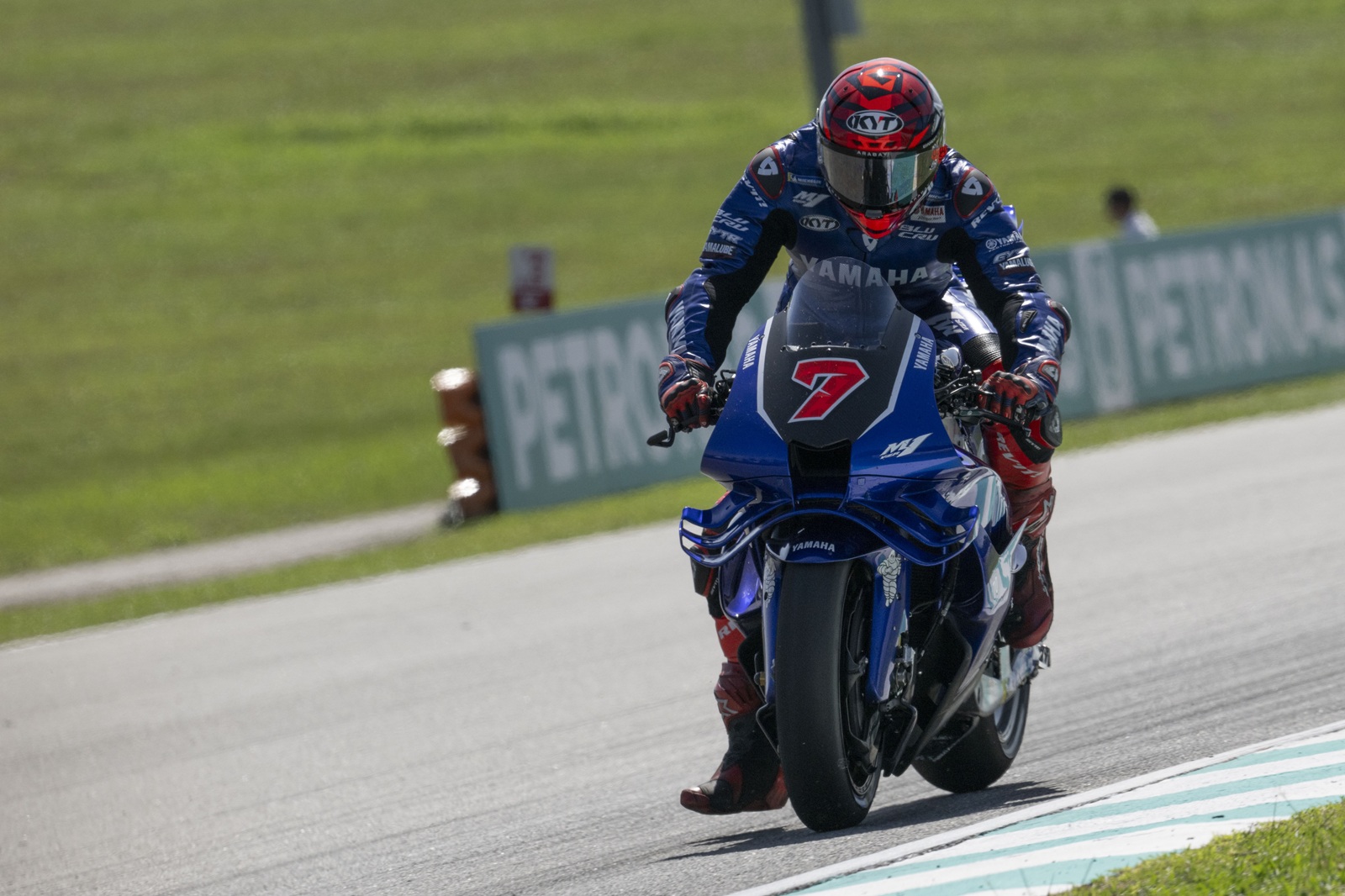 Augusto Fernández cobra Yamaha e diz que protótipo V4 “precisa de algo mais” na MotoGP