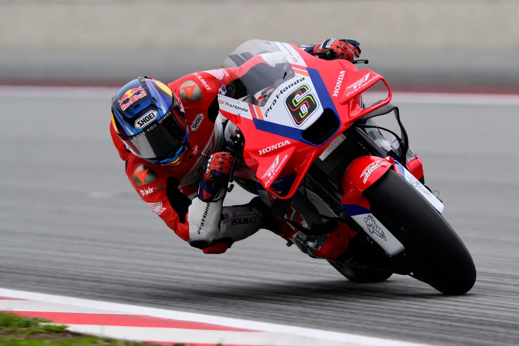 “No es necesario ir al límite como lo hizo Marc Márquez”: Bradl analiza la nueva Honda