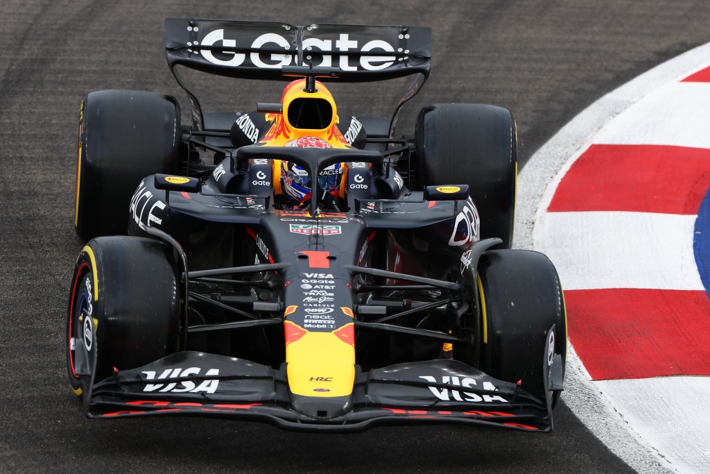 Verstappen se impone en la tercera práctica del GP de Singapur; Colapinto es 16°
