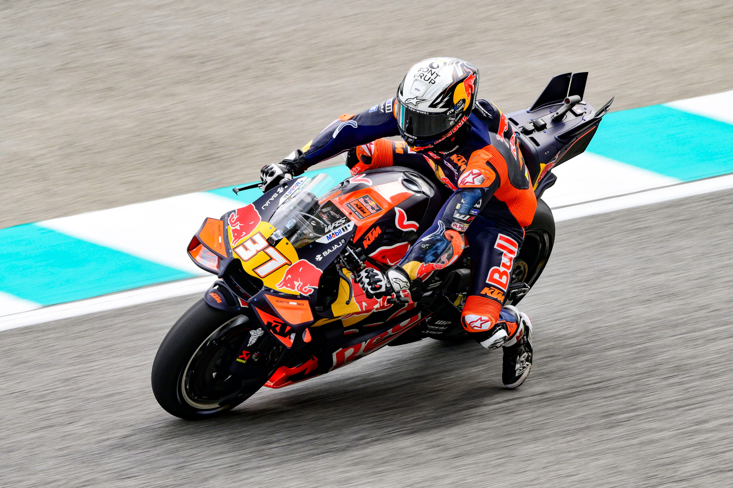 Acosta sorprende en el final y lidera entrenamiento libre de MotoGP en Malasia