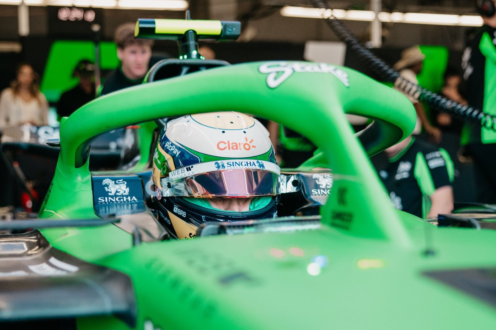 Bortoleto admite dificuldade com Sauber nos EUA: “Não consigo levar ao limite”