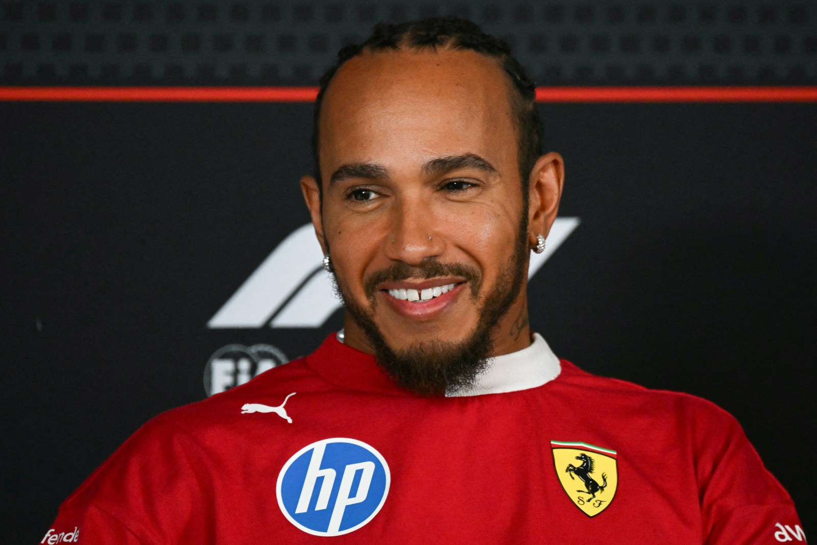 Hamilton explica provocação a Alonso no Instagram: “O que seria da vida sem rir?”