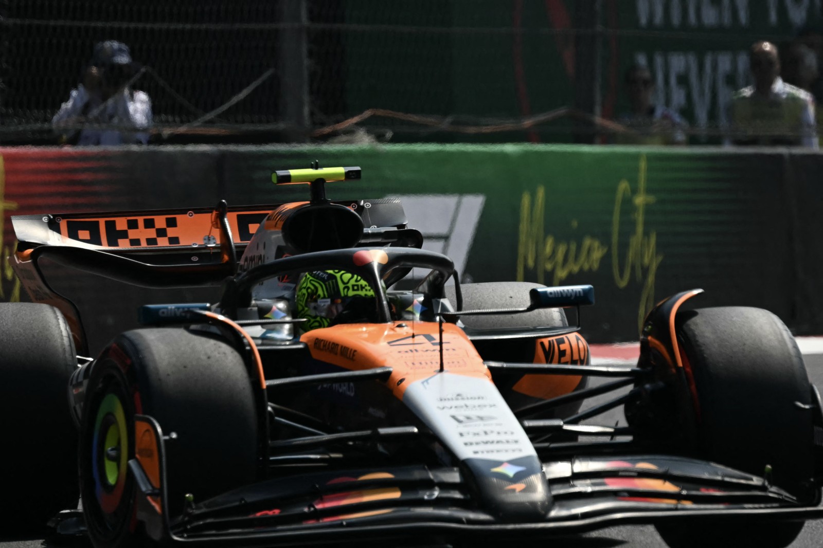 Norris admite tensión en la Q3, pero celebra la “inexplicable” pole en Ciudad de México
