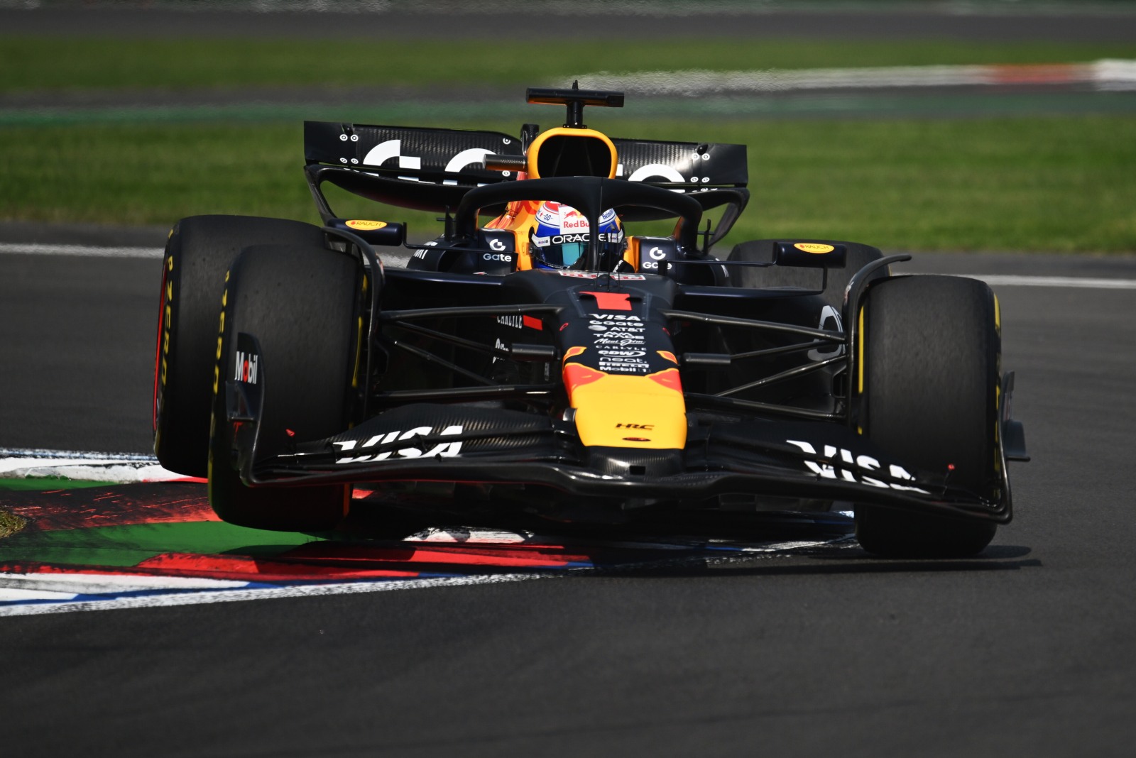 Verstappen foge de questão sobre título com Horner, mas diz que Red Bull “me ouve mais”