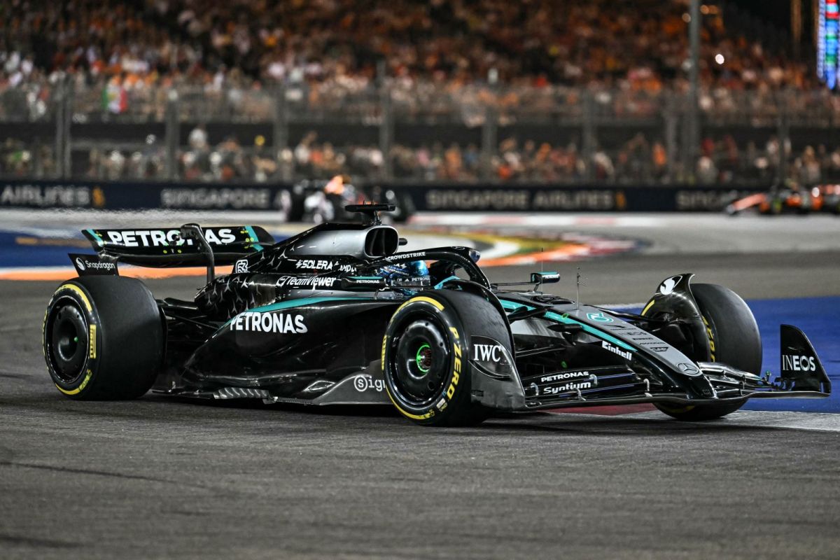 Russell celebra la victoria en Singapur y destaca el “sorprendente” ritmo de Mercedes