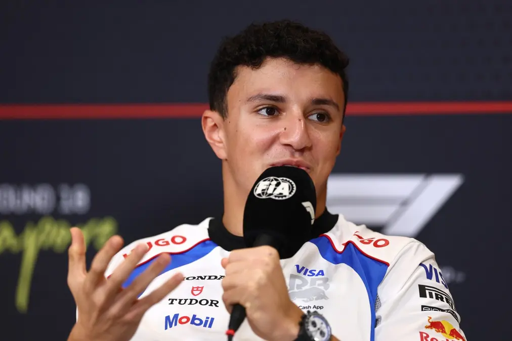 Hadjar afirma que seguir en Red Bull le quita presión para conseguir un puesto en 2026