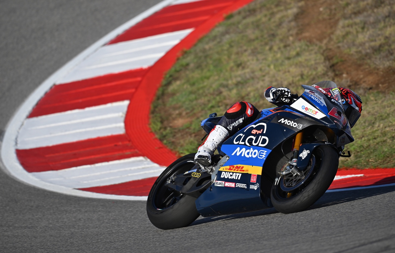 Zaccone resiste à pressão de Granado, vence em Portugal e fica perto do título da MotoE