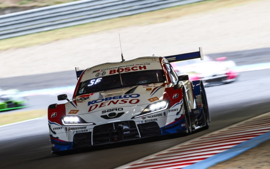 Fenestraz clasifica 12° en Motegi para última fecha del Súper GT, pole de Oyu en GT500
