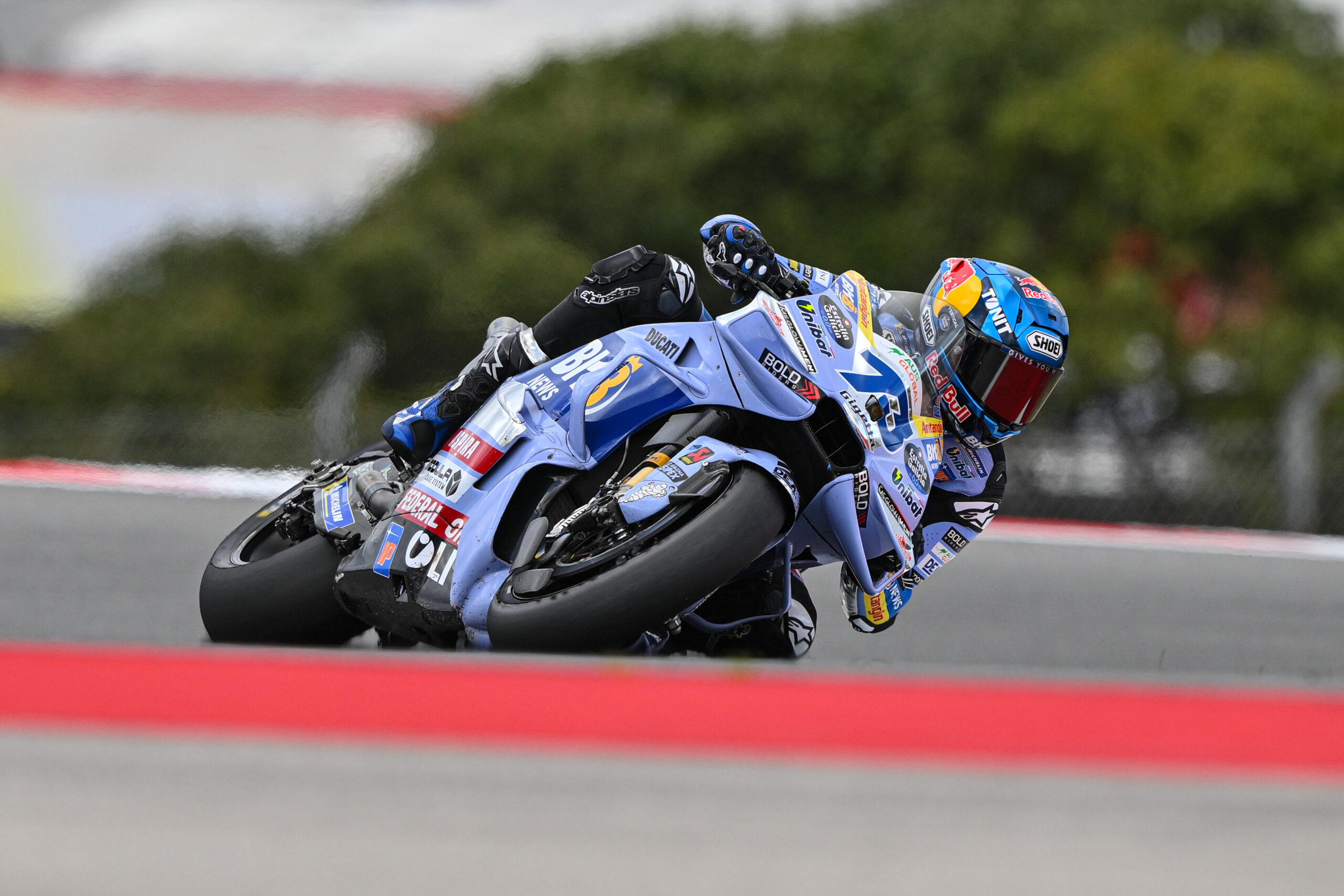 Álex Márquez bate a Acosta y gana electrizante sprint de MotoGP en Portugal