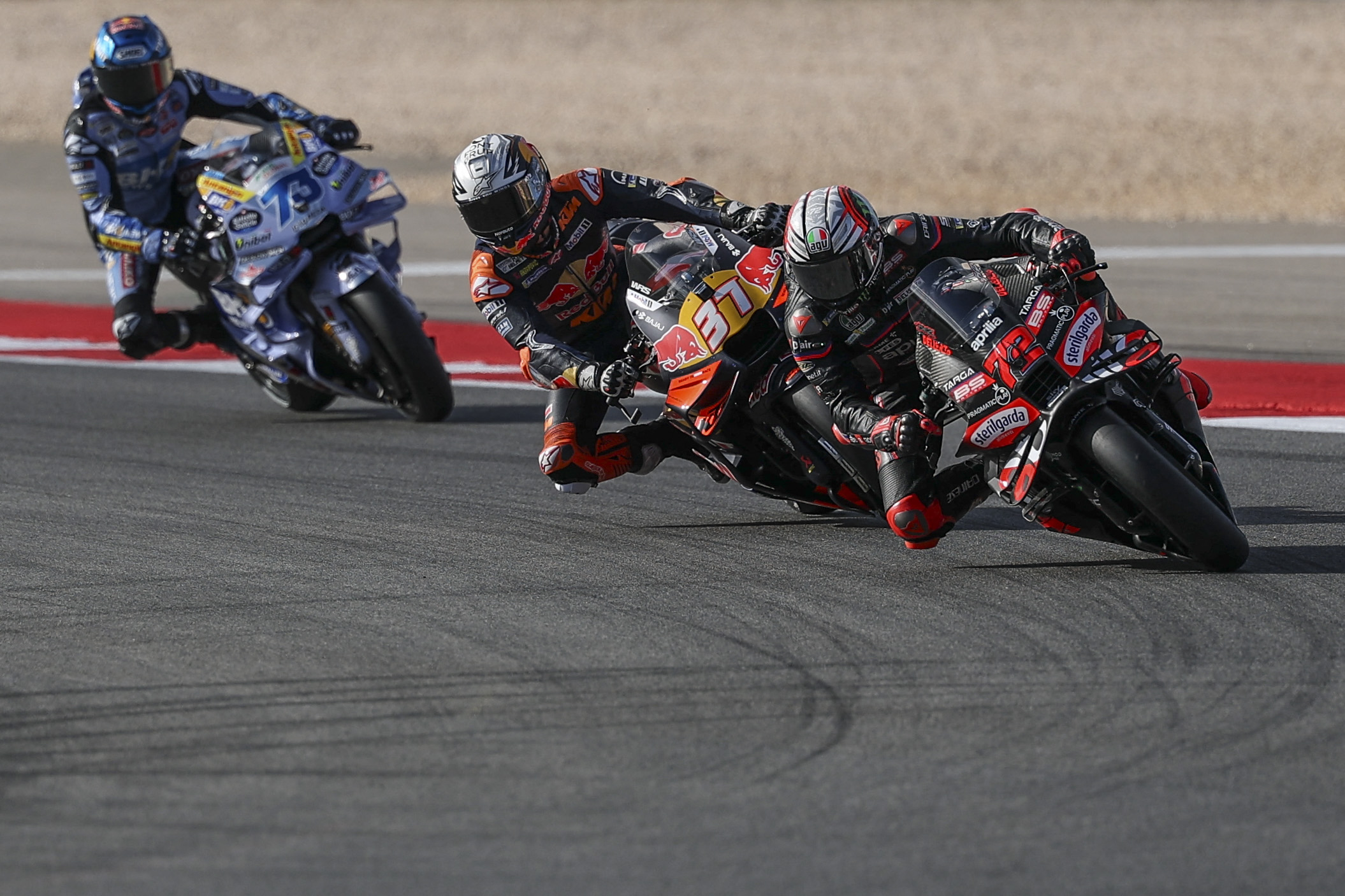 Bezzecchi neutraliza rivais e vence GP de Portugal da MotoGP. Estreante, Bulega pontua