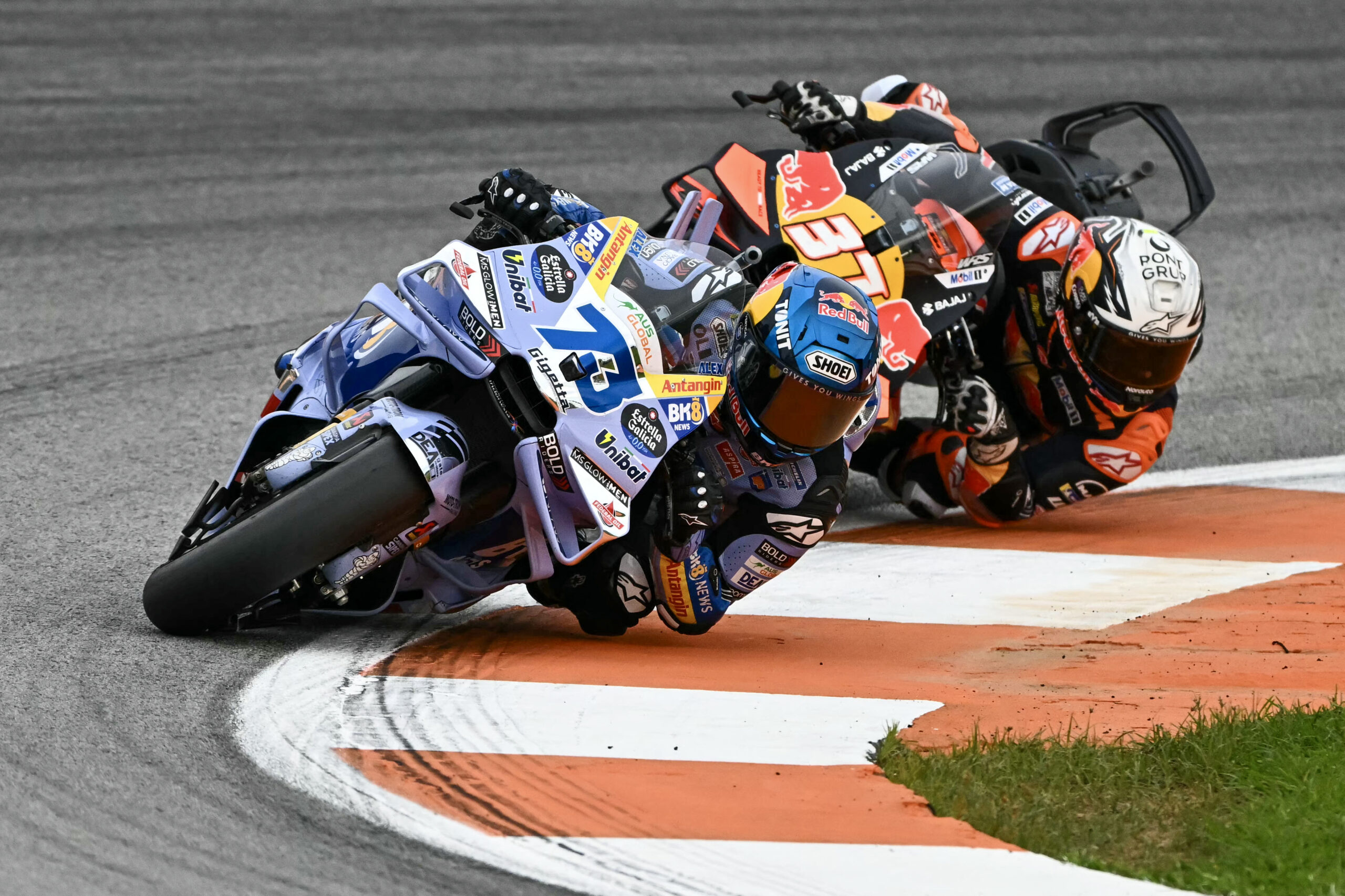 Álex Márquez anula investidas de Acosta e vence corrida sprint da MotoGP em Valência