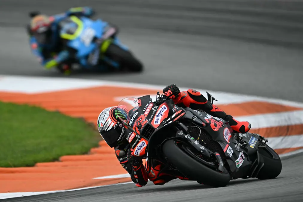 Bezzecchi cierra MotoGP 2025 con un triunfo en el GP de Valencia en 1-2 de Aprilia