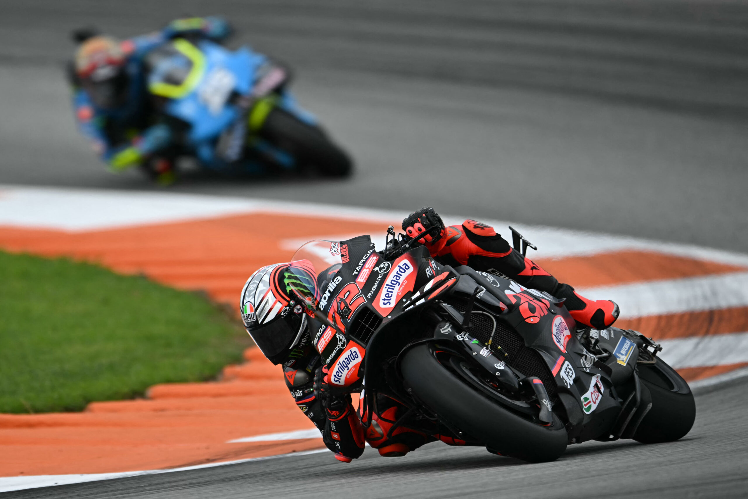 Bezzecchi segura Raúl Fernández e fecha MotoGP 2025 com vitória em Valência