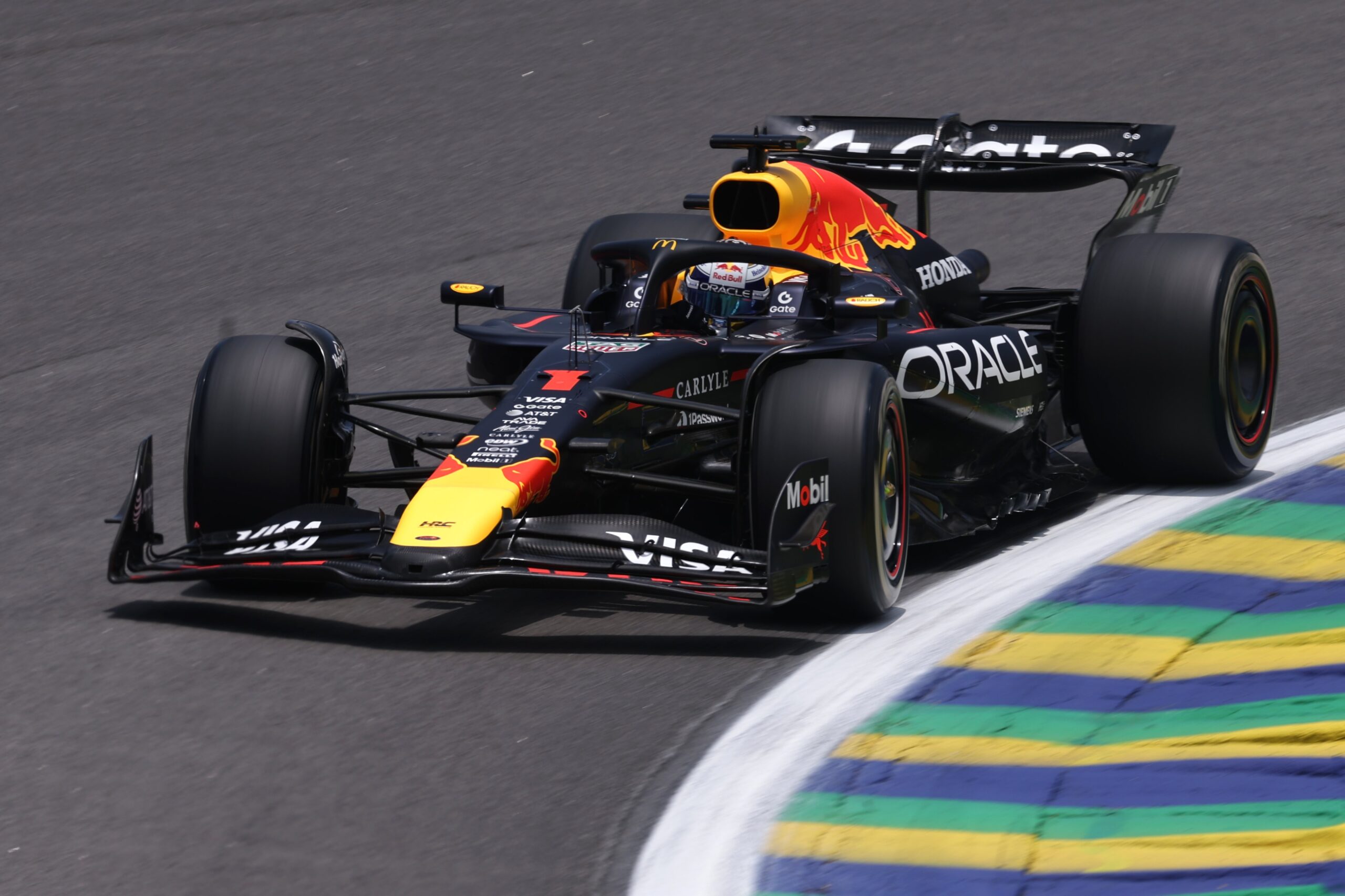 Verstappen se queja y ve situación «muy mala» de Red Bull en São Paulo
