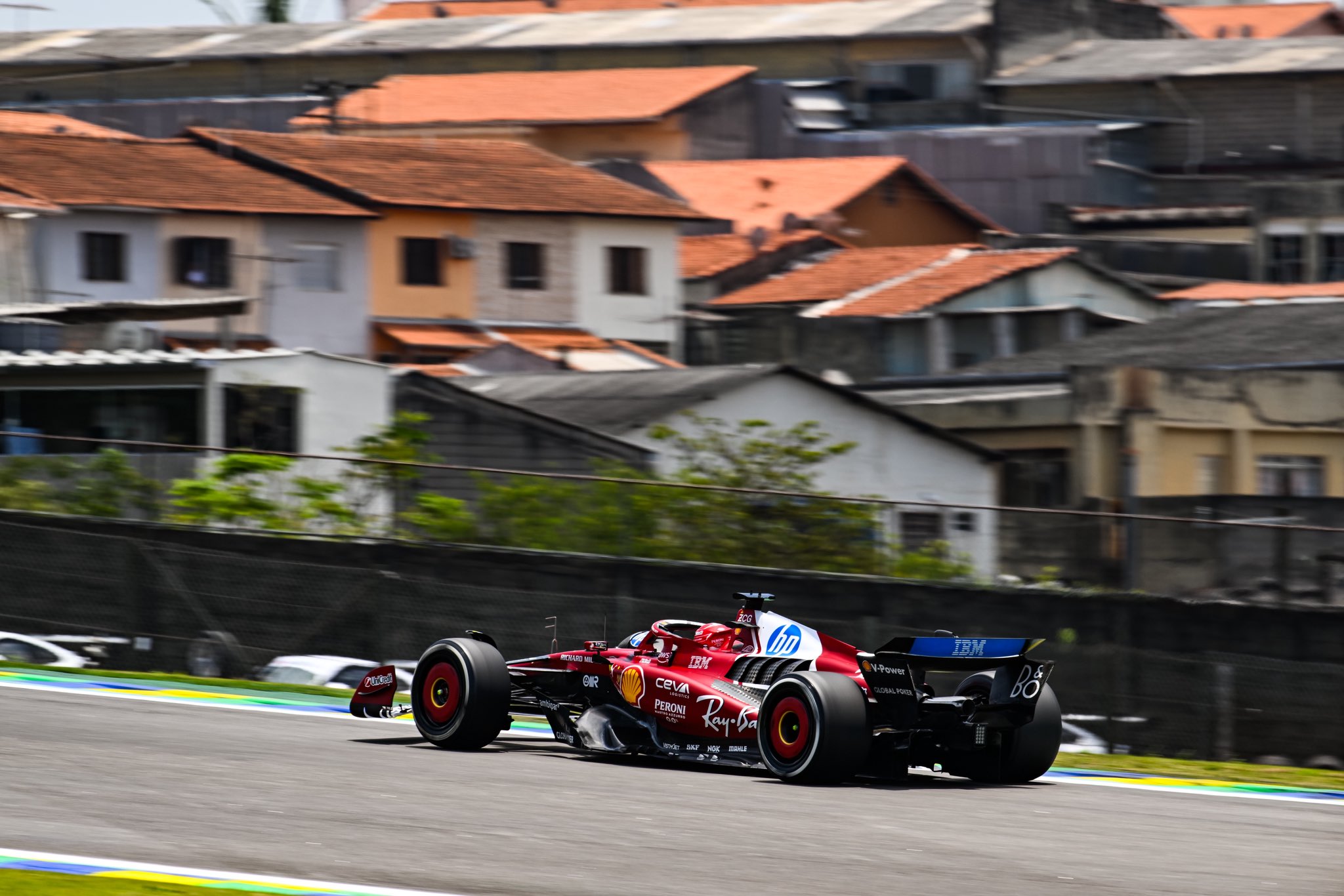 Leclerc señala Ferrari «demasiado lenta» y promete ajustes en São Paulo