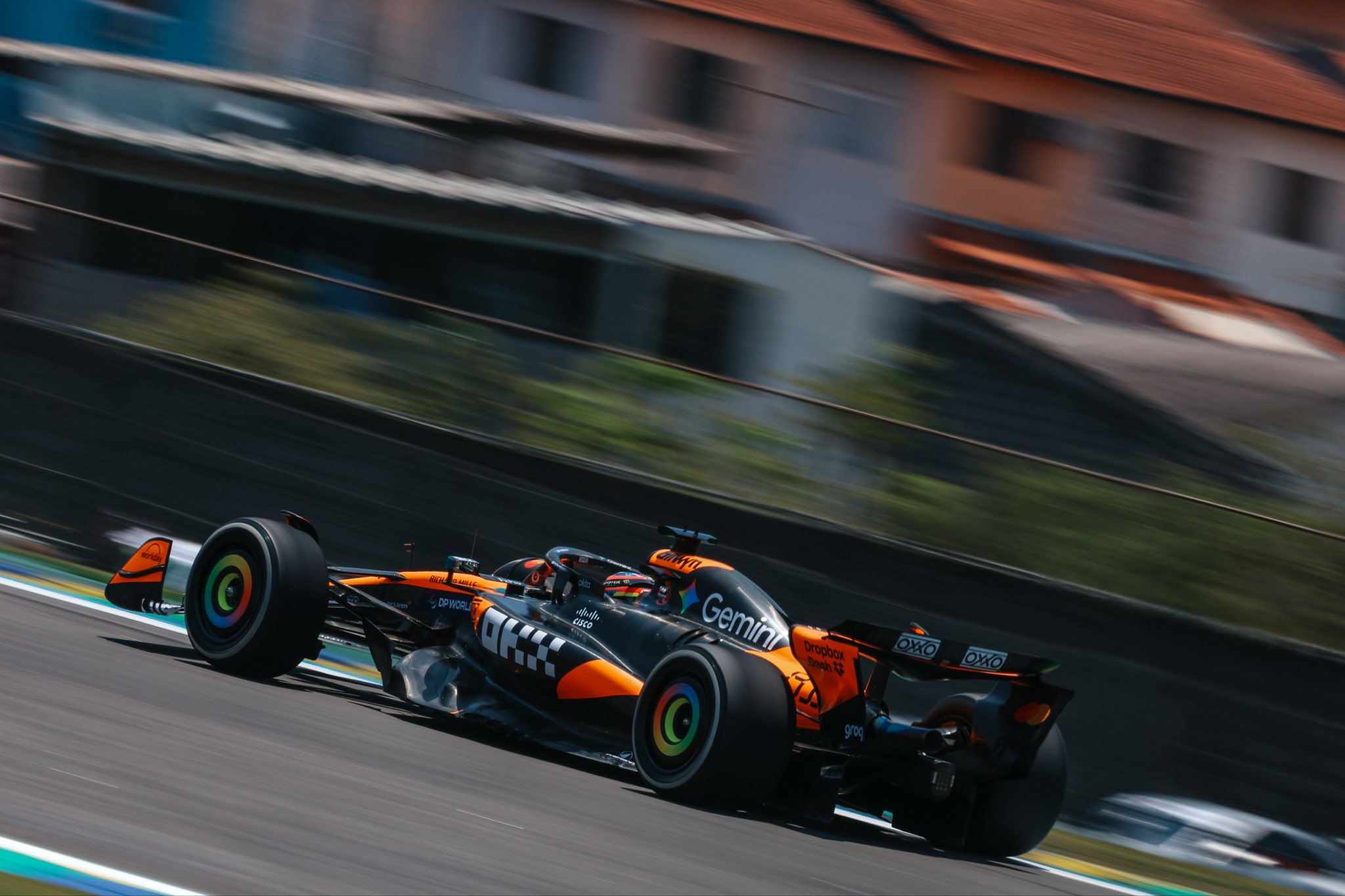 Piastri dice estar «más cómodo» con McLaren en Brasil, pero cita dificultades con neumáticos