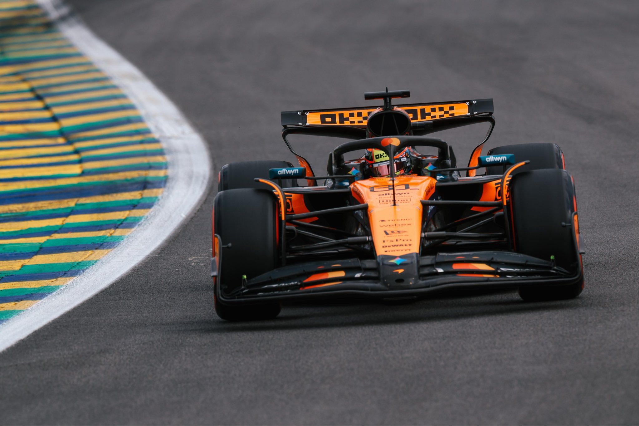 McLaren acepta sanción a Piastri en São Paulo y dice que necesita «analizar el fin de semana»