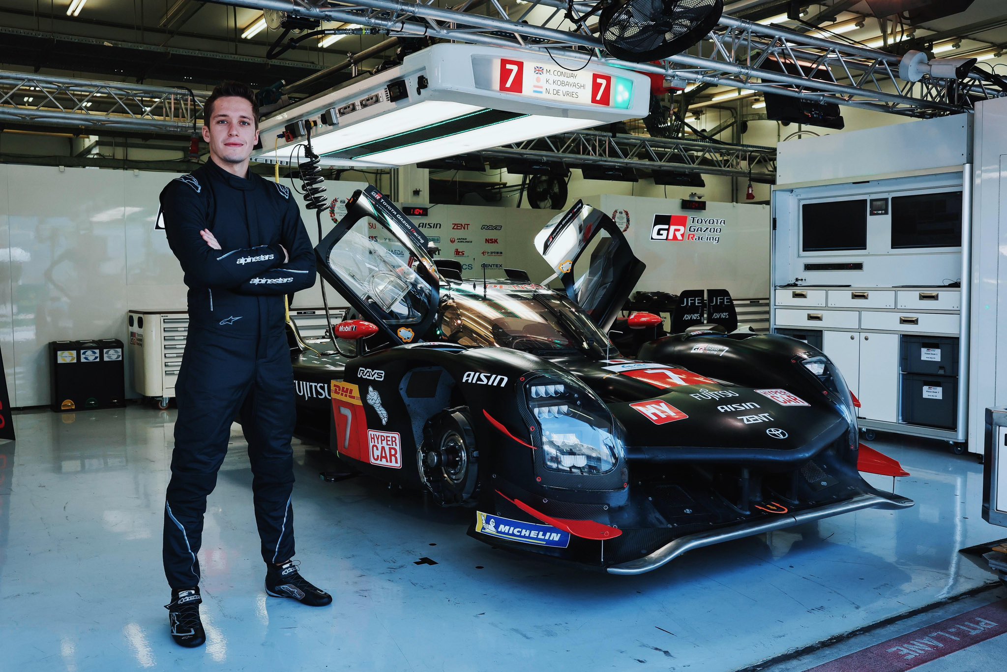 Fenestraz celebra participación en Rookie Test y admite deseo de competir en el WEC