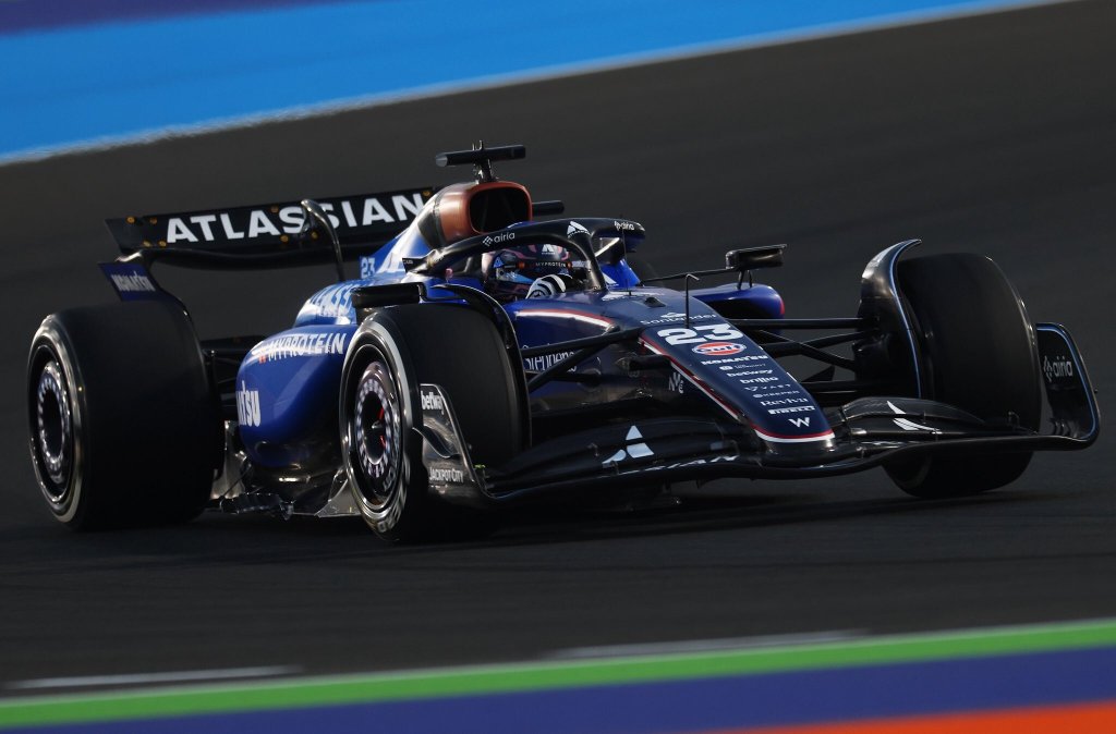 Williams elogia a Sainz y ratifica apoyo a Albon en su mala etapa: «Todos pasan por eso»