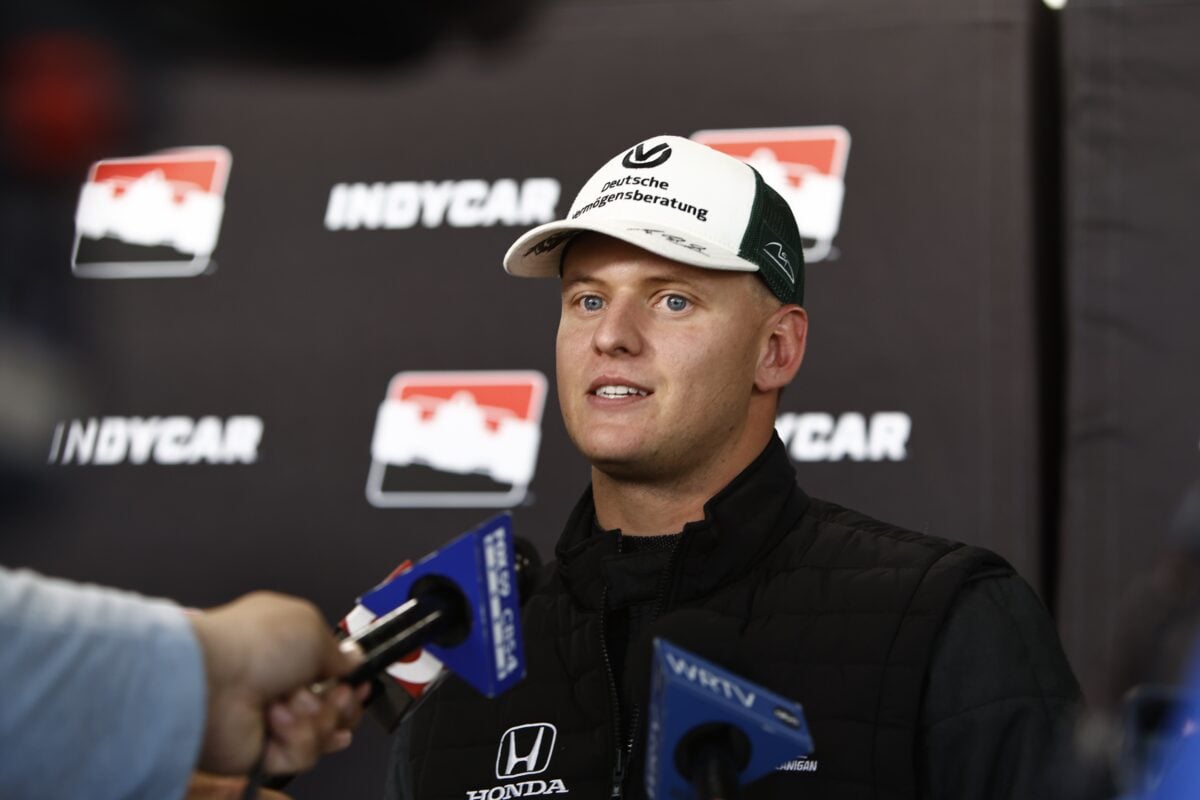 Schumacher lamenta choque en debut en Indy, pero mantiene optimismo: “Solo el comienzo”