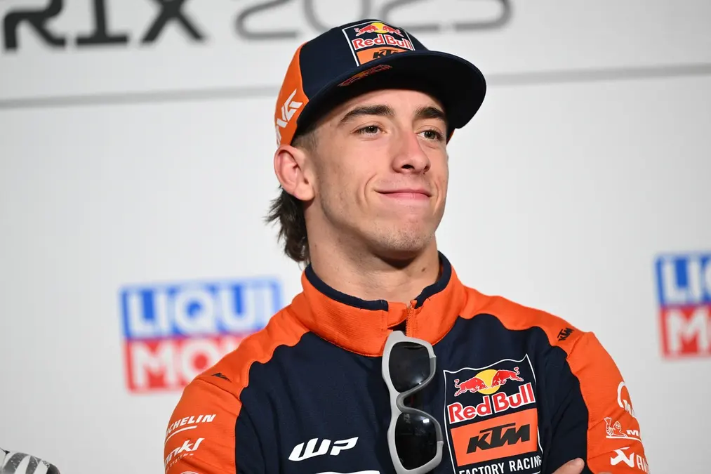 VR46 tiene la mira puesta en Acosta para 2027 y admite: “Todos quieren un piloto como él”