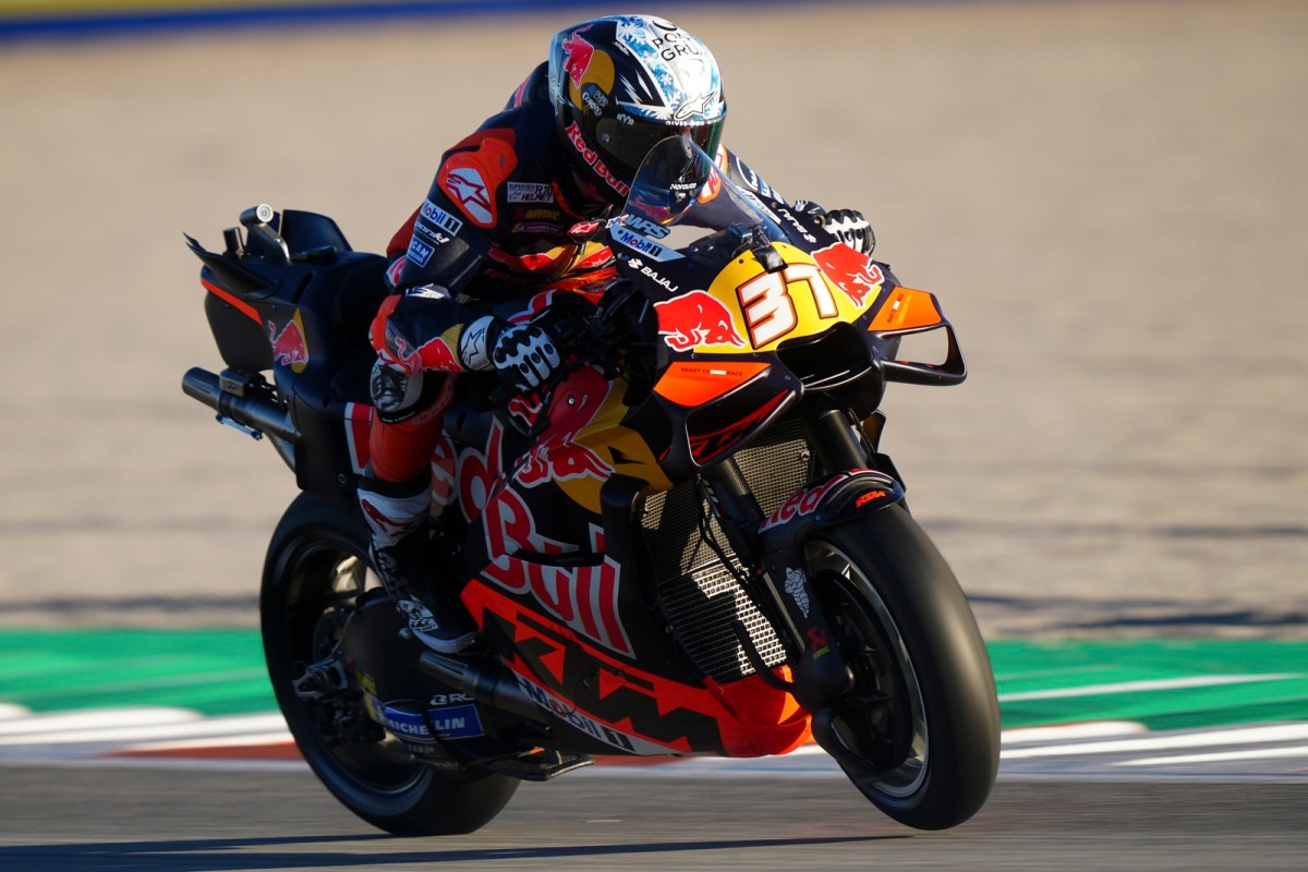 Acosta vê falta de ferramentas na KTM e brinca: “Nem Jordan venceria sem tênis”