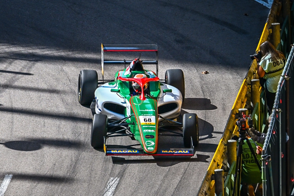 Olivieri aproveita acidente de rivais e vence corrida de classificação do GP de Macau de F4