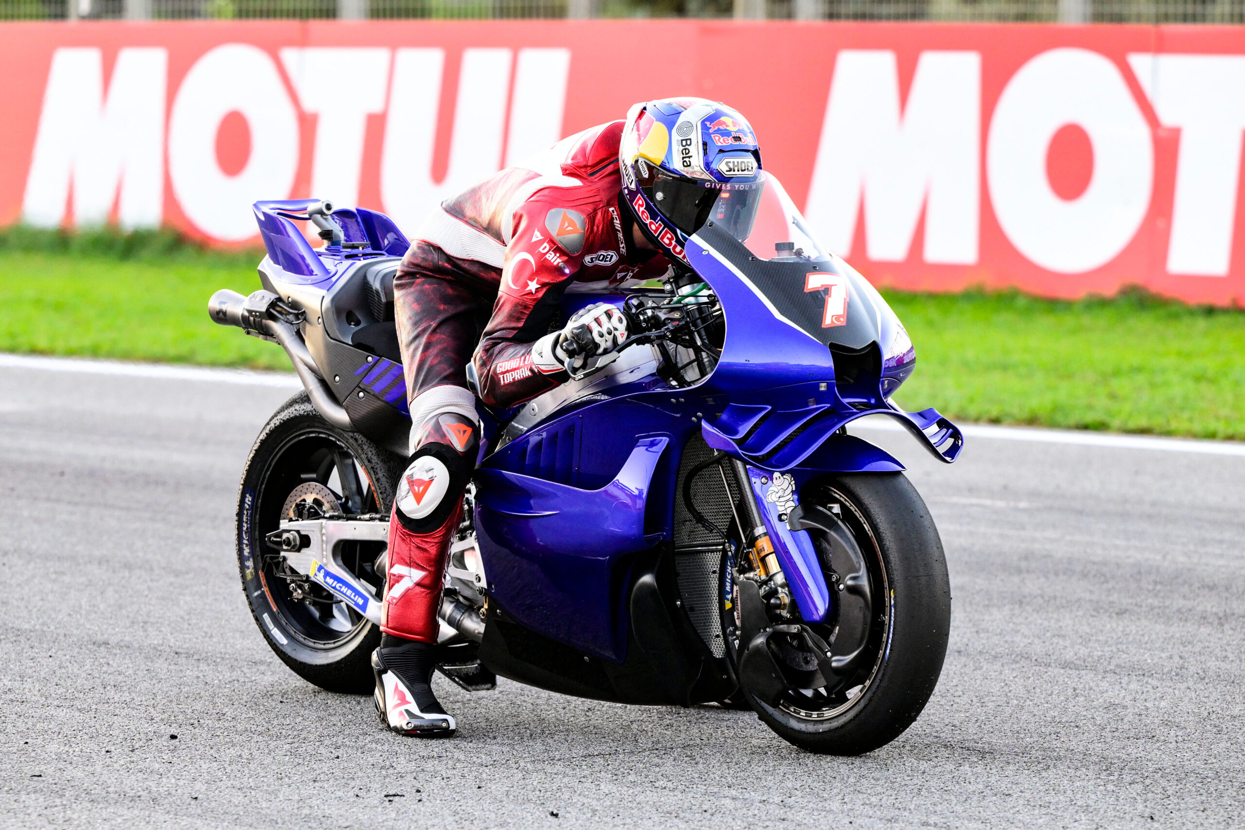 Razgatlioglu traça meta ousada para estreia na MotoGP em 2026: ser melhor Yamaha