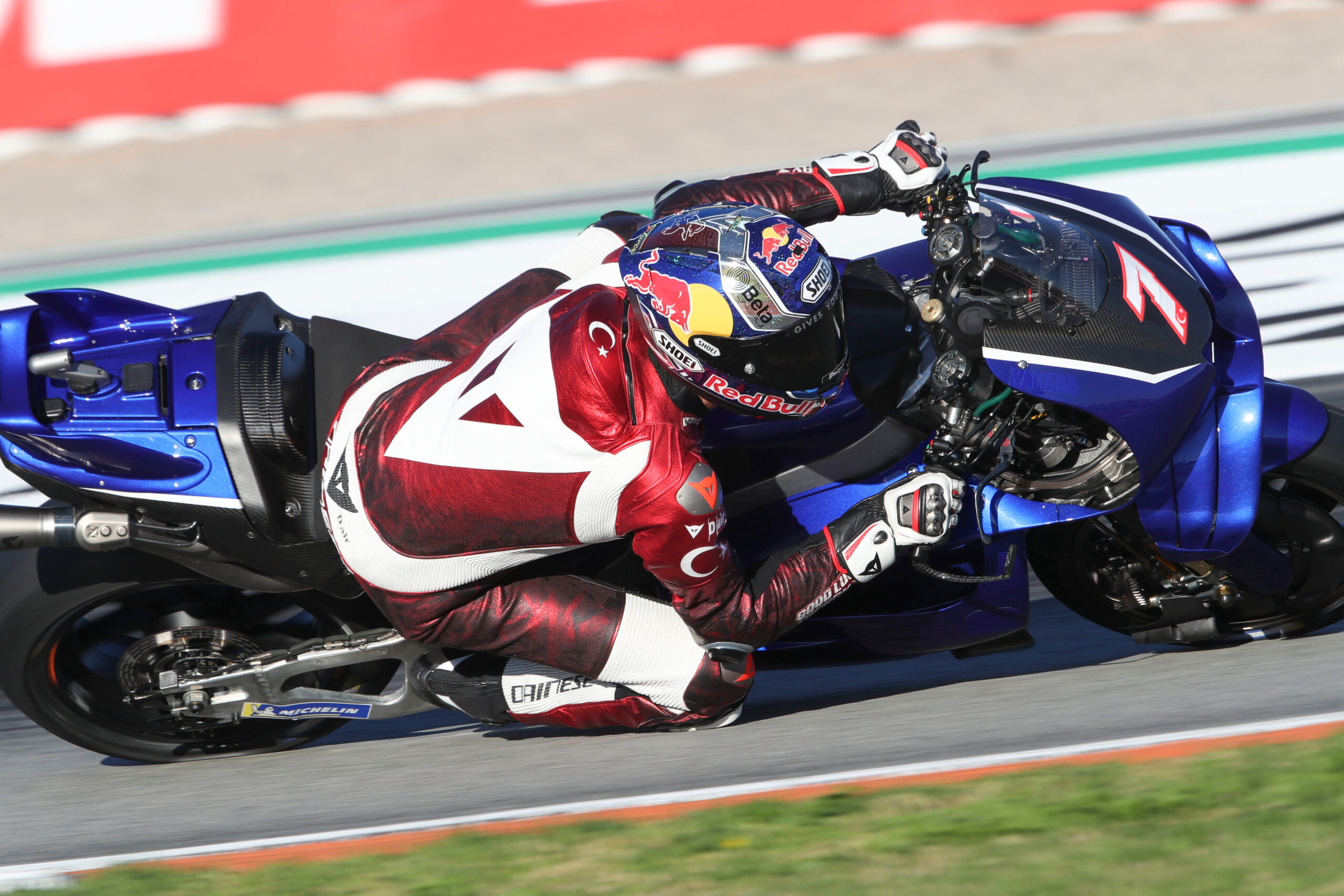 Ex-MotoGP vê adaptação dura, mas aposta em Razgatlioglu como “arma poderosa” em 2027