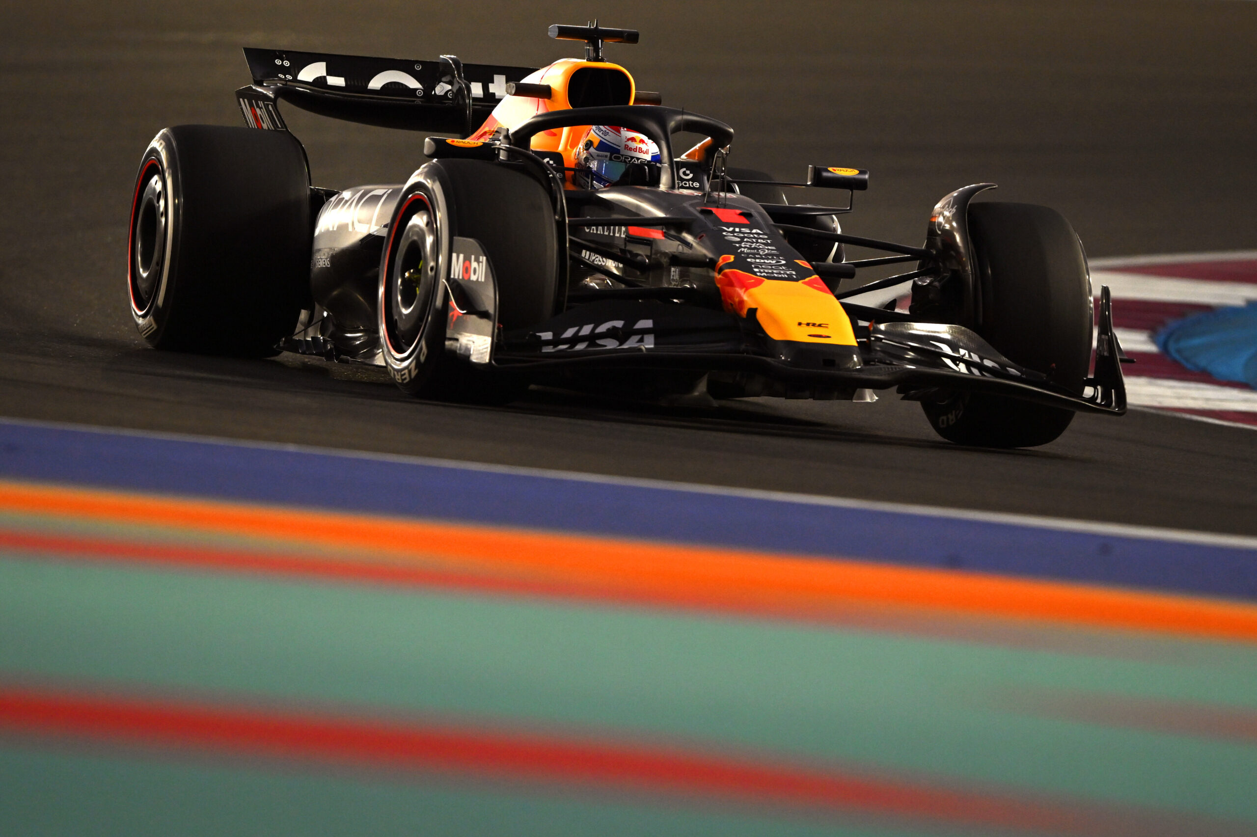 Verstappen critica coche de Red Bull y dice que intentará «sobrevivir» en la sprint de Qatar