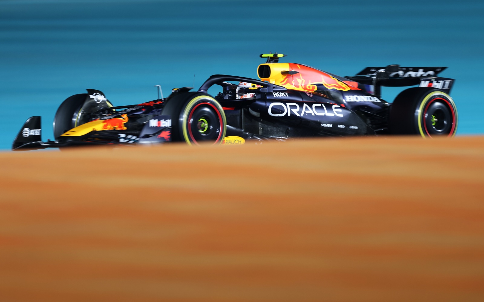 Tsunoda bate Verstappen pela 1ª vez na F1 no Catar: o duelo entre companheiros em 2025