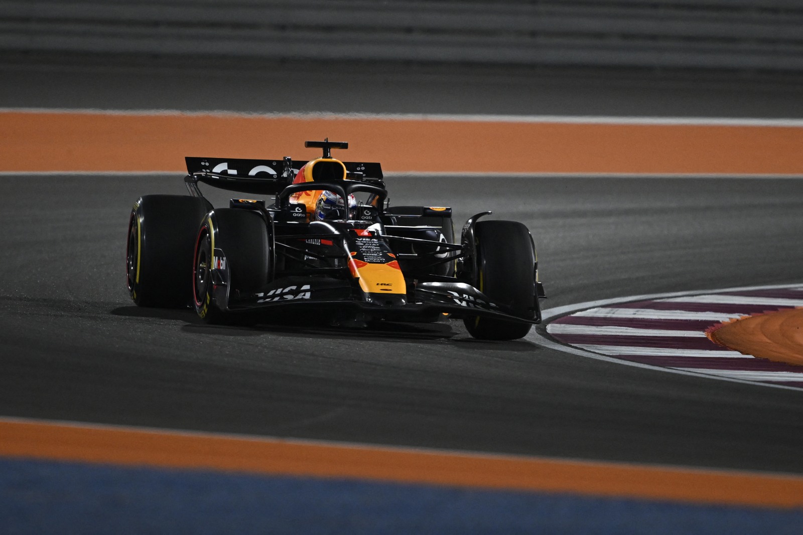 Red Bull busca la bala de plata en Qatar y coloca un motor antiguo para Verstappen