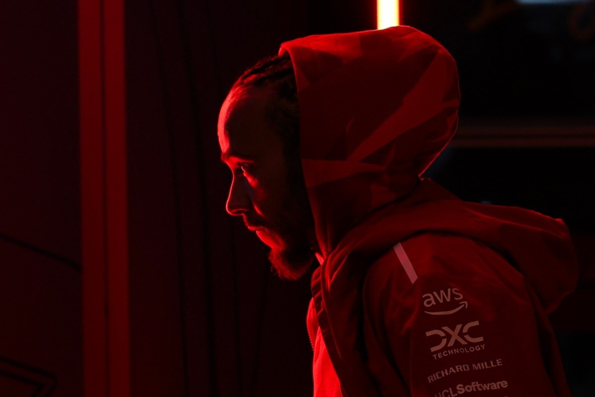 Hamilton ironiza crítica de presidente da Ferrari: “Adoraria dar menos entrevistas”