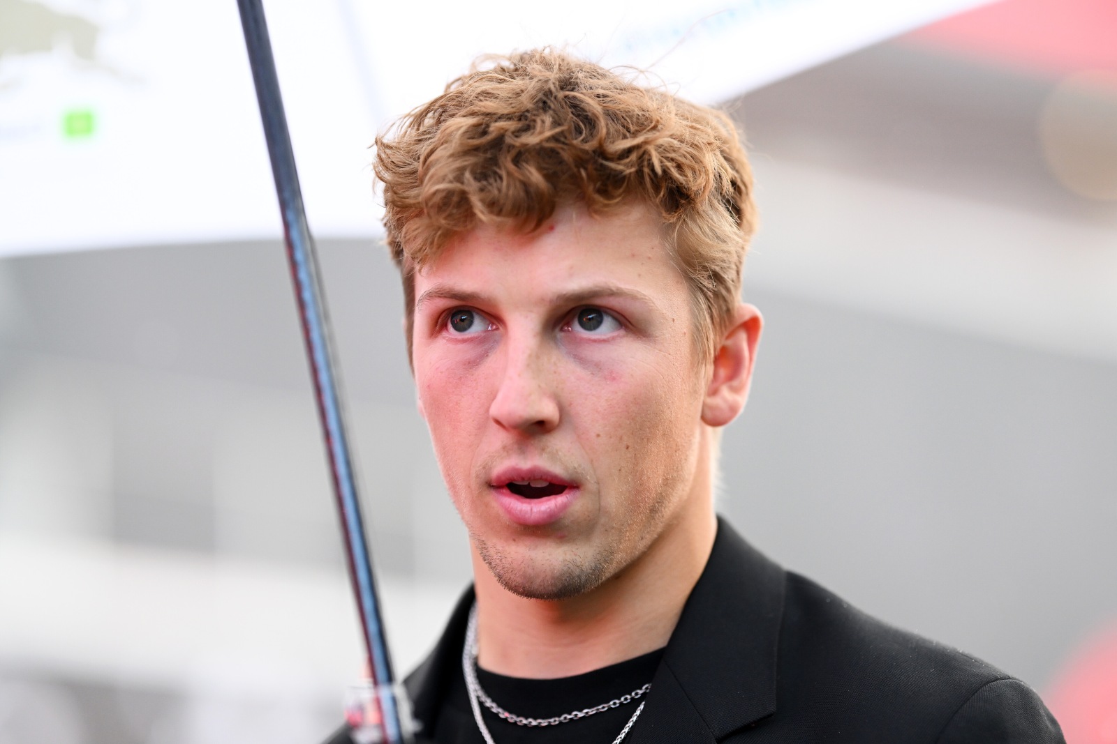 Lawson lembra que “precisou colocar pés no chão” após rebaixamento à Racing Bulls na F1