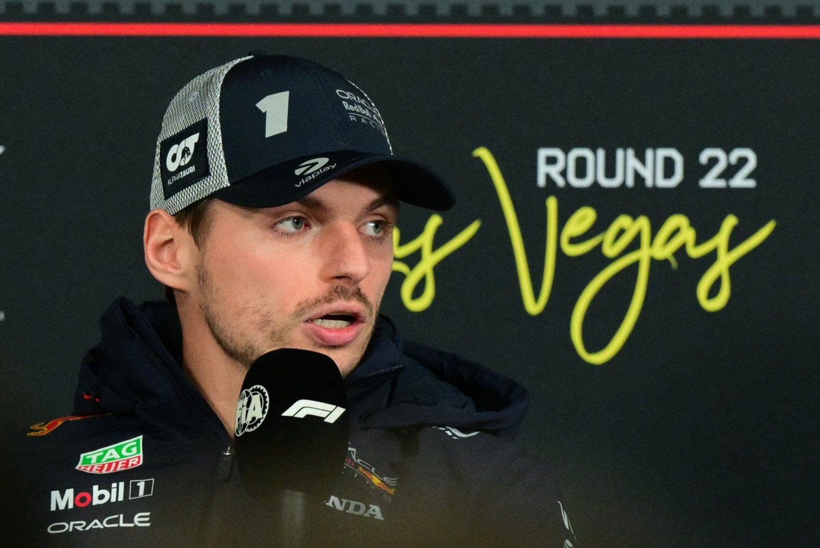 Verstappen admite que “aprendeu a não falar demais”: “Melhor e mais seguro para todos”