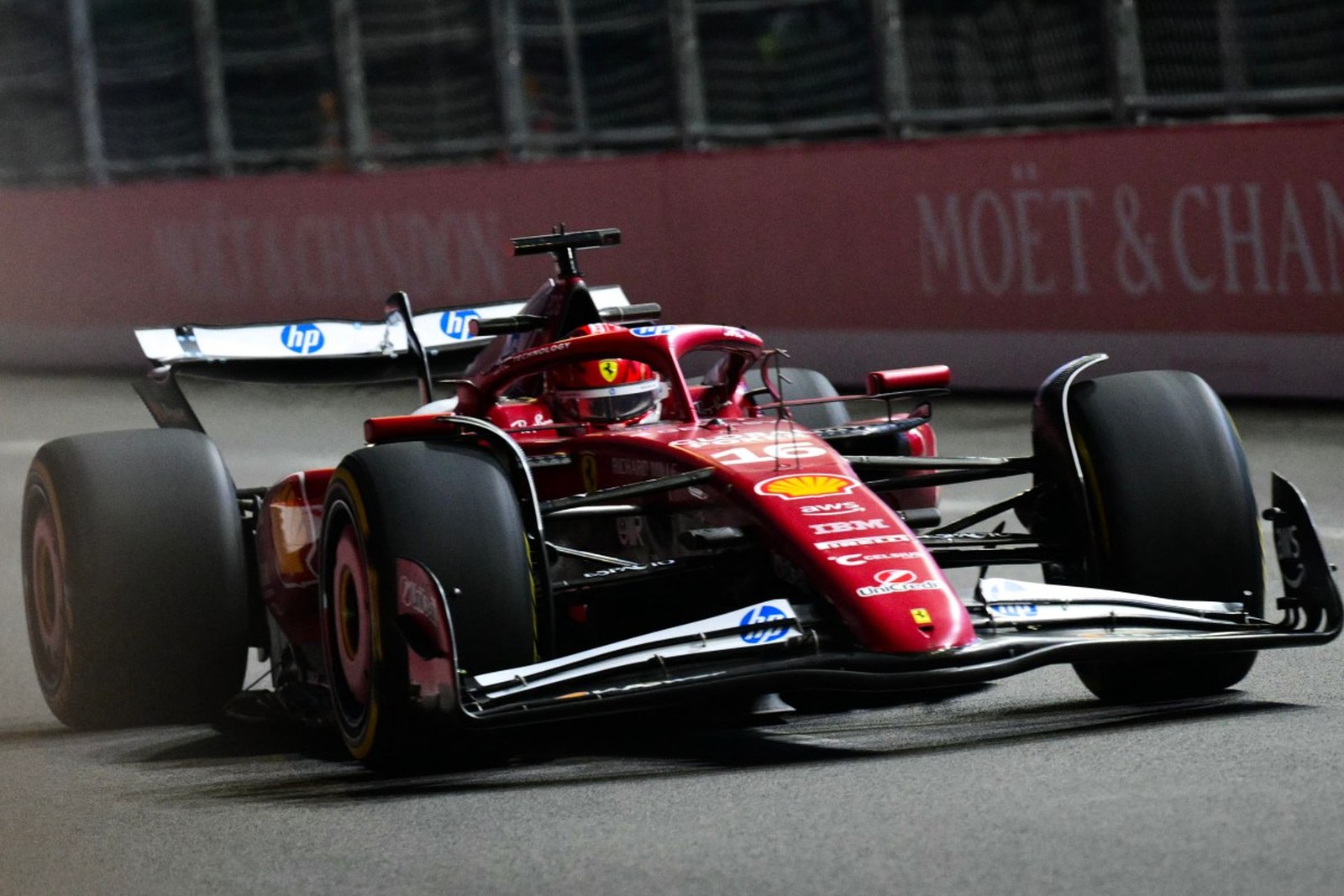 Leclerc se segura em asfalto gelado e lidera TL1 do GP de Las Vegas. Bortoleto é 19º