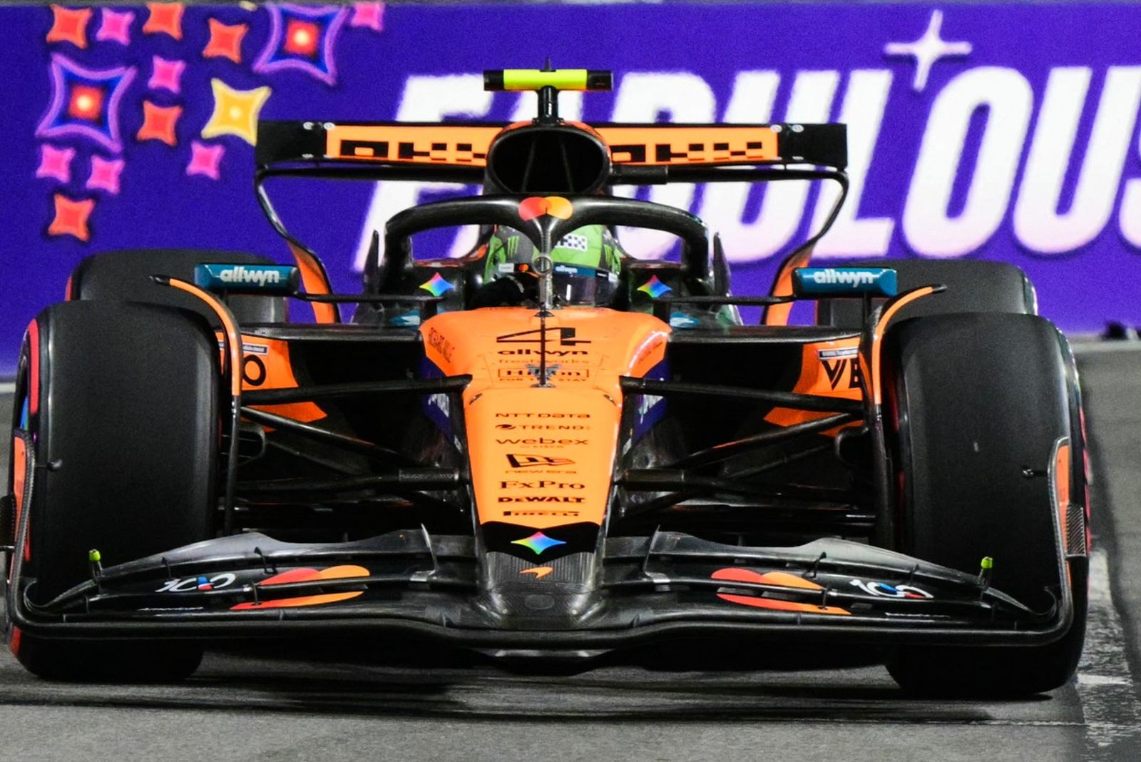 Norris freia empolgação com McLaren em Las Vegas: “Tem sido nossa pior corrida”